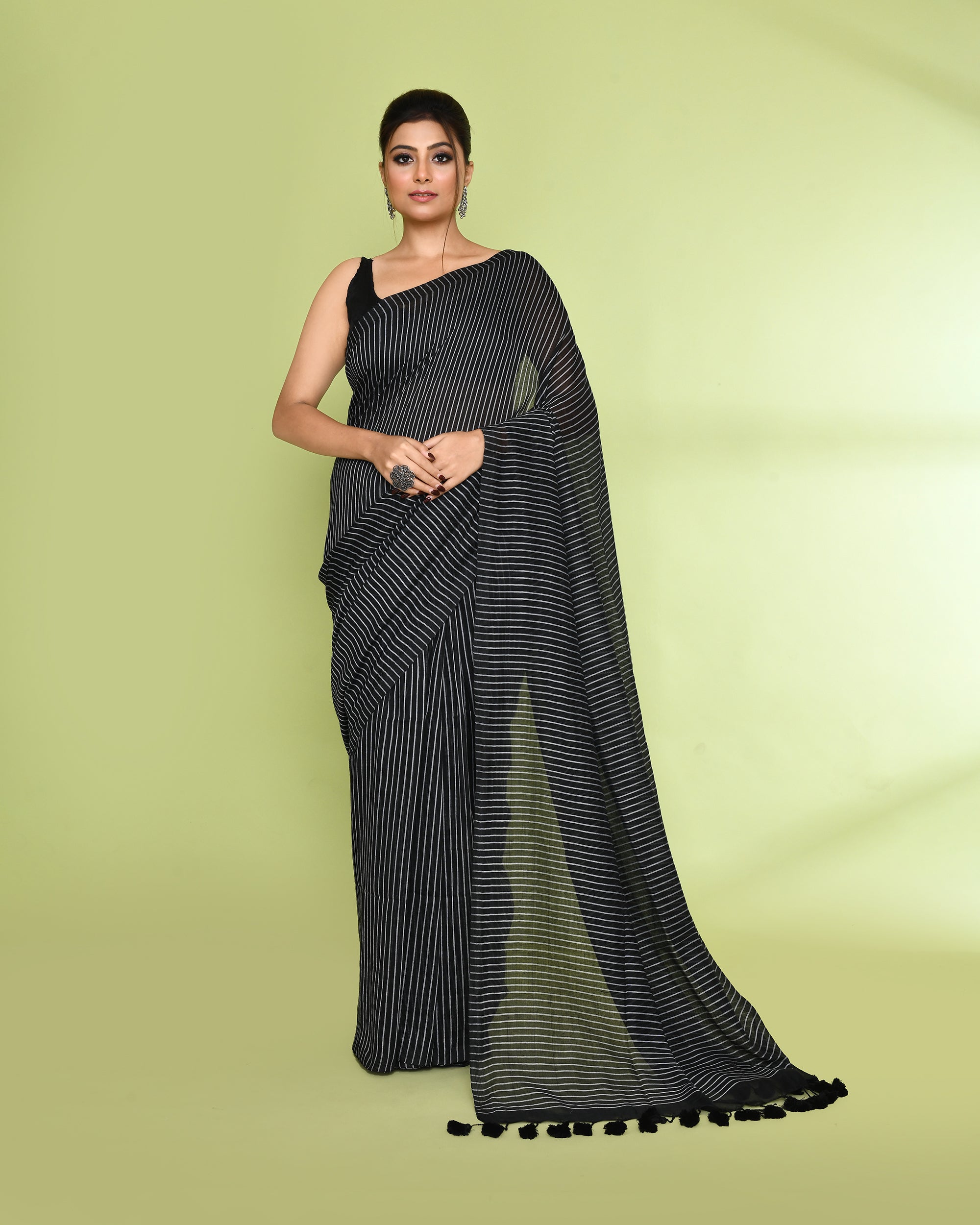 Piyari Fashion Women's Black Embellished Checked Cotton Saree