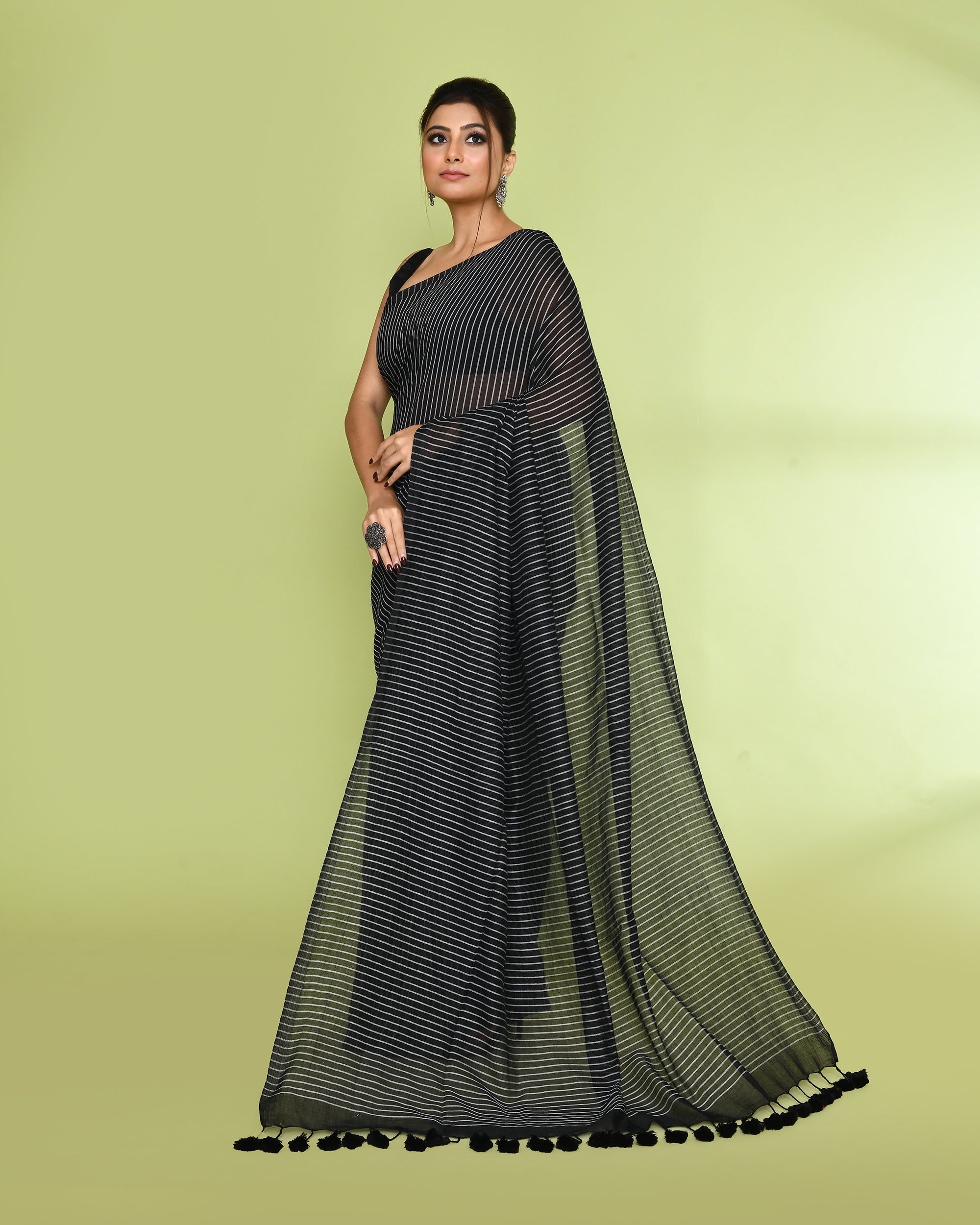 Piyari Fashion Women's Black Embellished Checked Cotton Saree