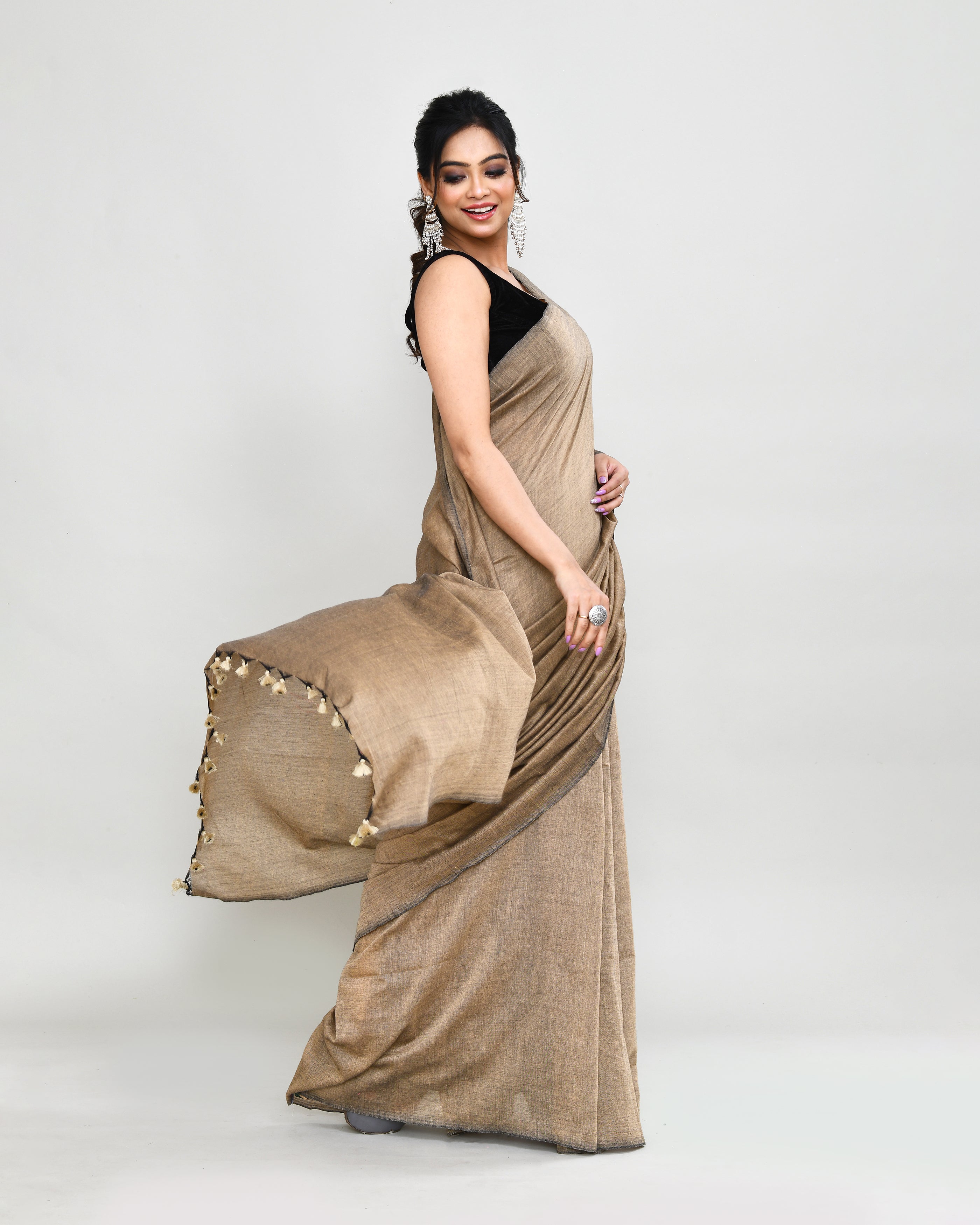 Piyari Fashion Handspun Cotton Beige Handloom Saree With Blouse
