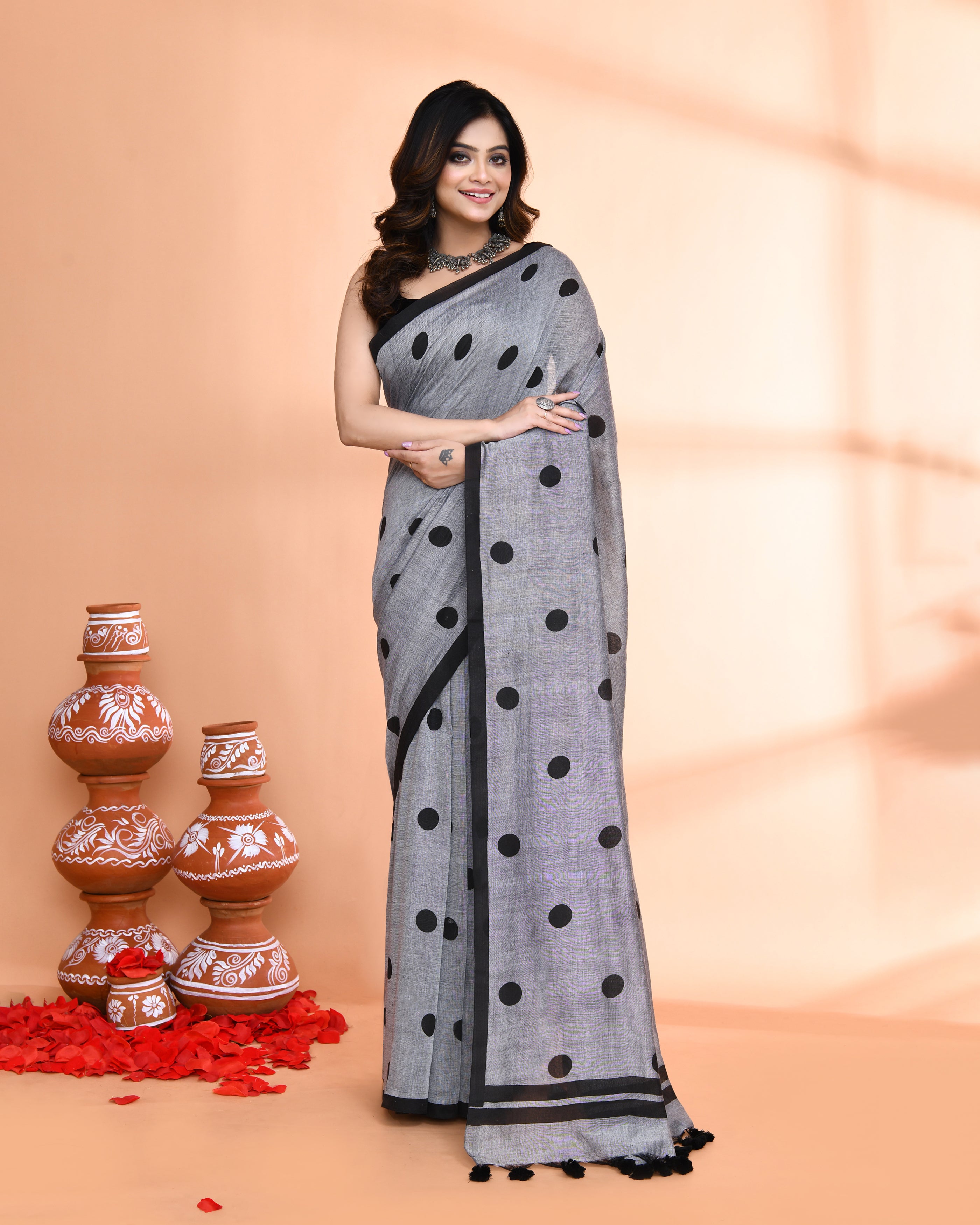 Piyari Fashion Handspun Printed Cotton Silver Grey Handloom Saree With Blouse