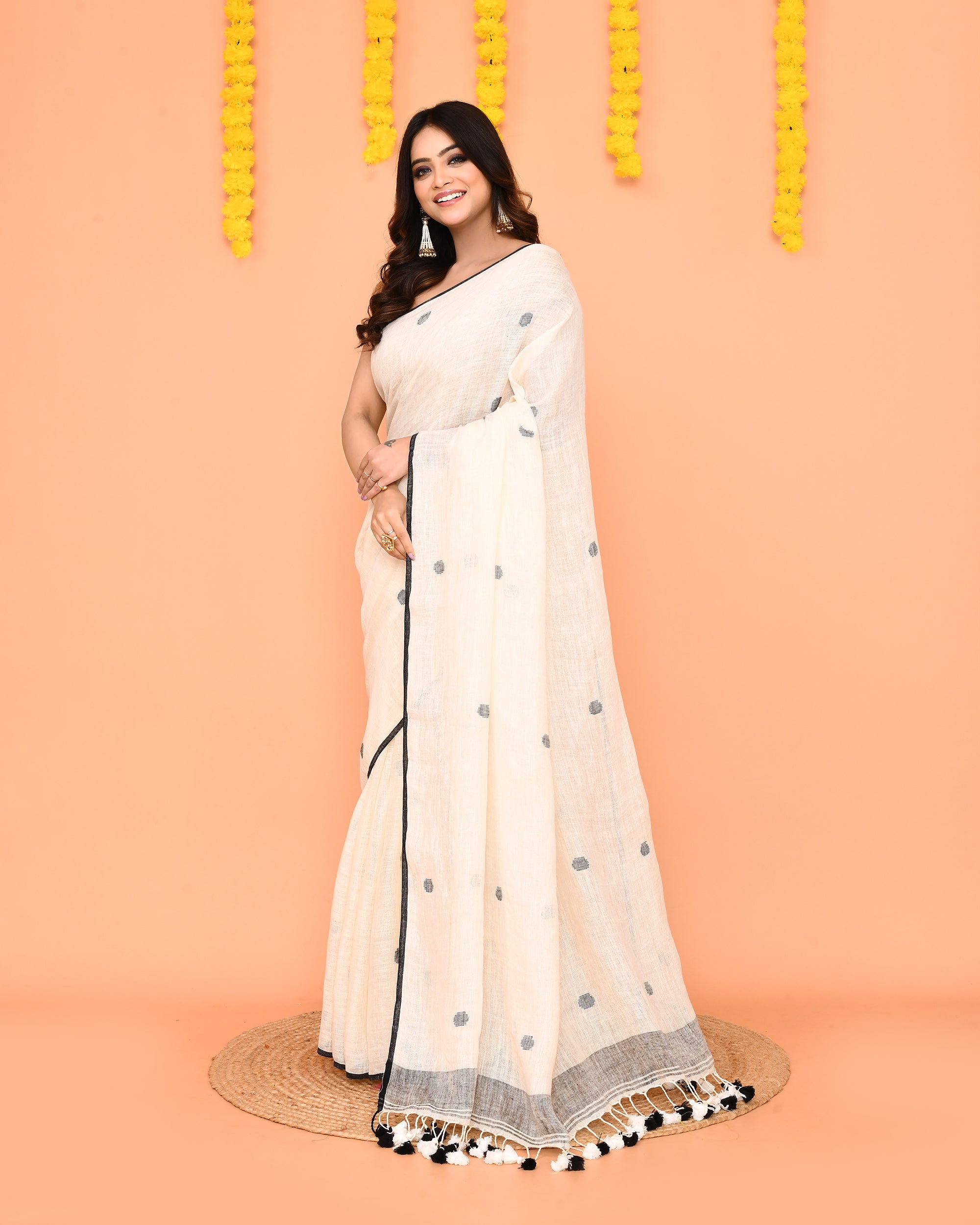 Piyari Fashion Women's Off White Linen Ball Jamdani Saree With Tassels