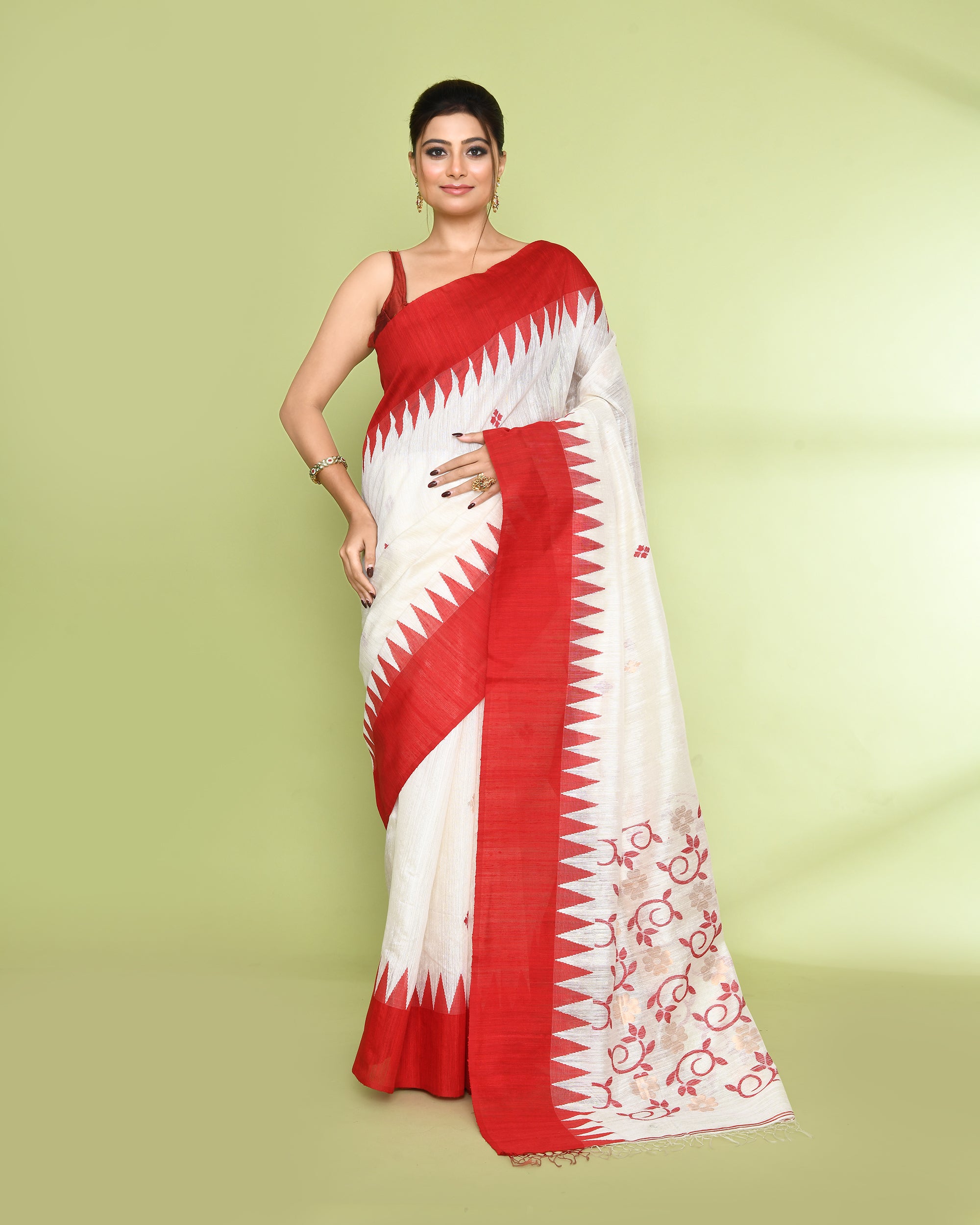 Piyari Fashion Women's Off White Embellished Matka Silk Jamdani Saree