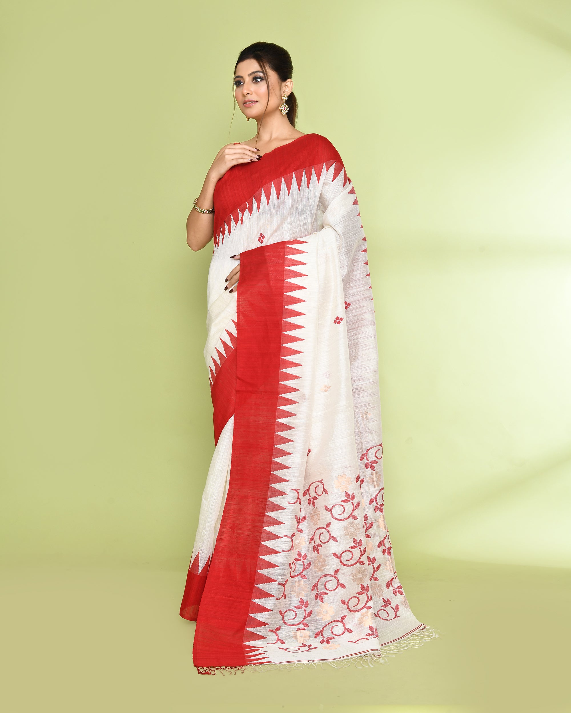 Piyari Fashion Women's Off White Embellished Matka Silk Jamdani Saree