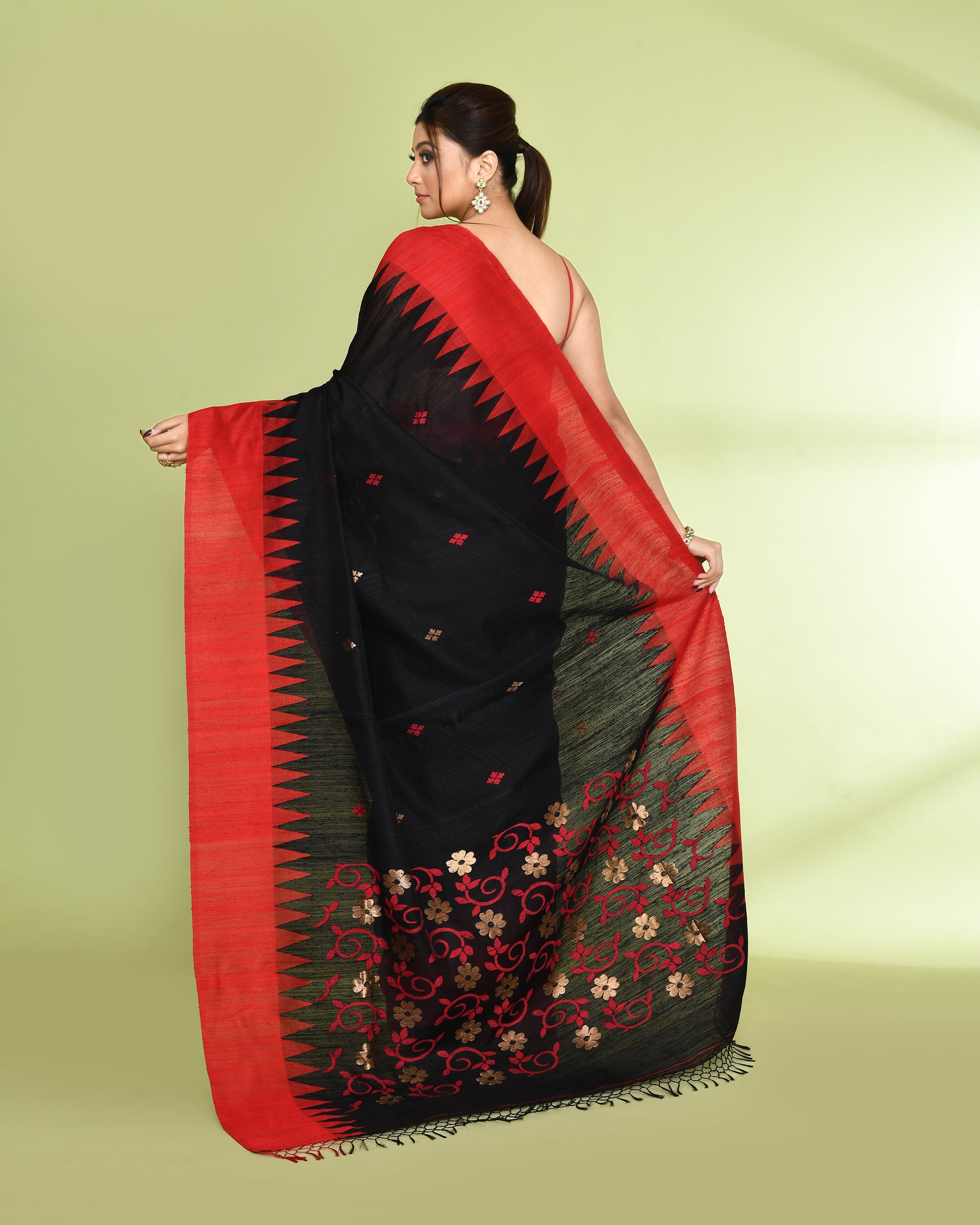 Piyari Fashion Women's Black Embellished Matka Silk Jamdani Saree