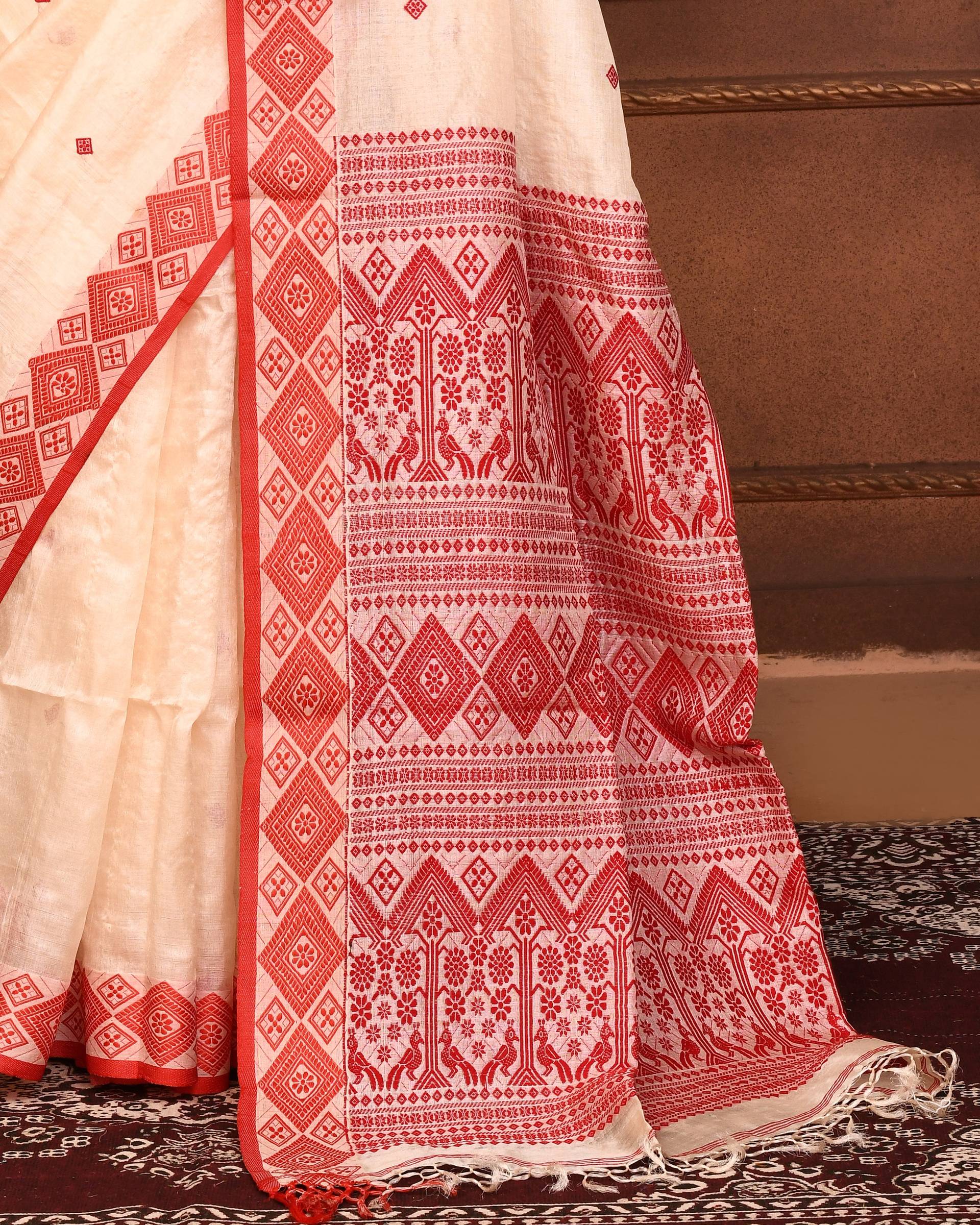 Piyari Fashion Off White Tussar Silk Saree With Blouse Piece