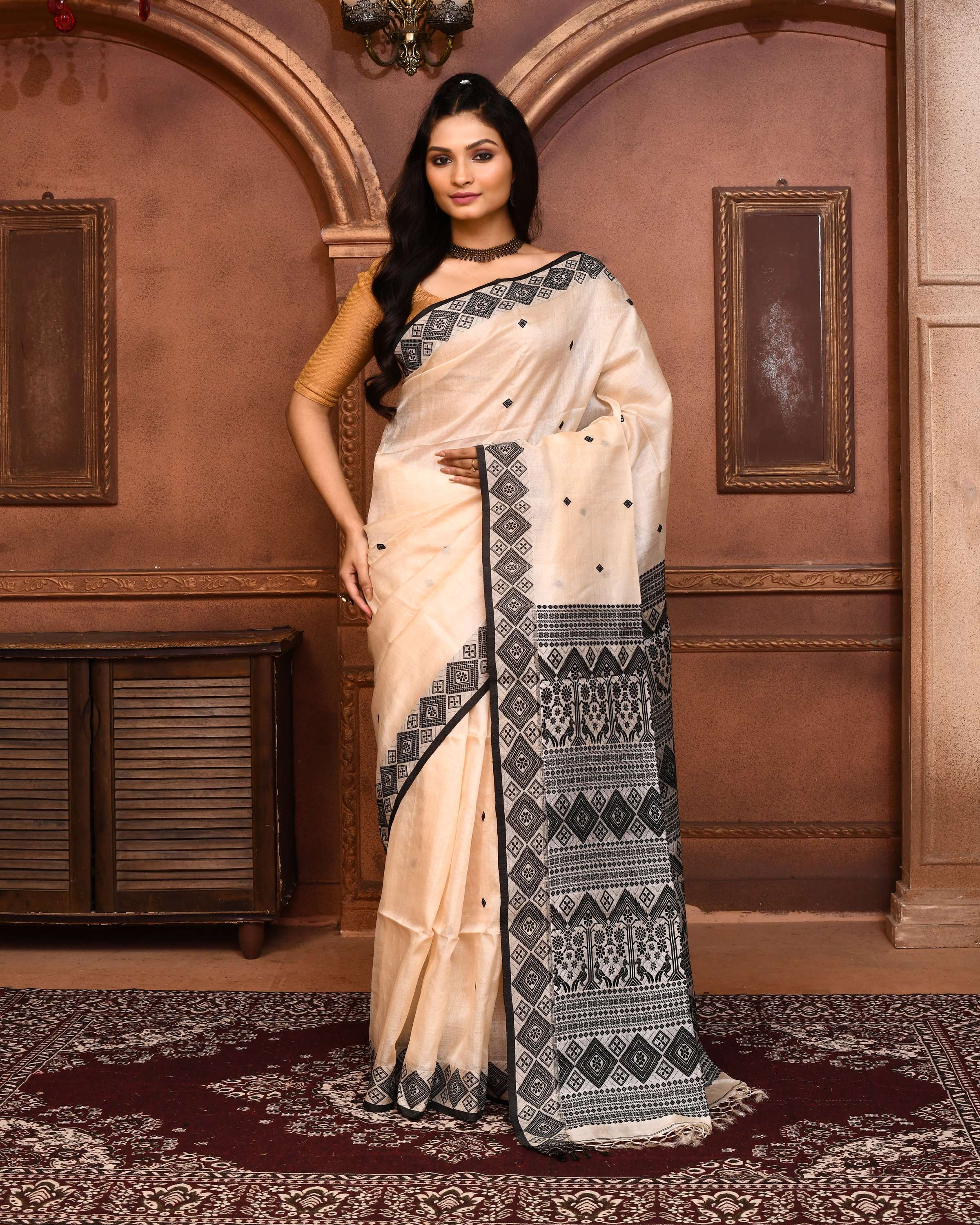 Piyari Fashion Off White Tussar Silk Jamdani Saree With Blouse Piece