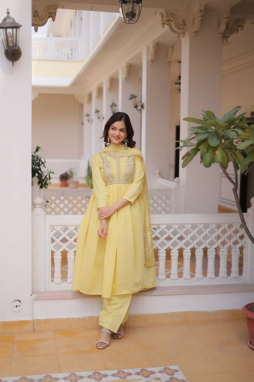 Teeya Creation Womens New Mul Chanderi With Beads Embroidery-Work Kurta Set - Dista