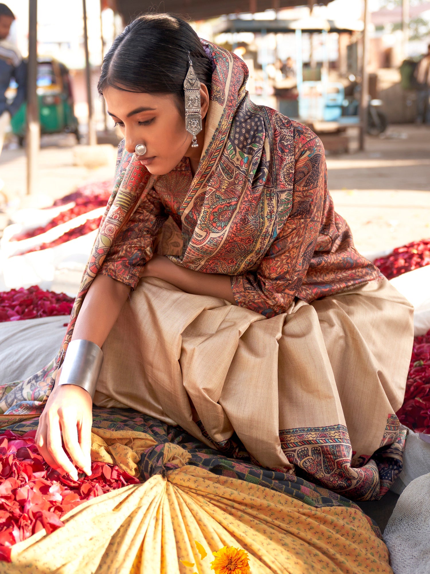 NOZ2TOZ Women's Silk Blend Beige Printed Designer Saree With Blouse Piece - Distacart