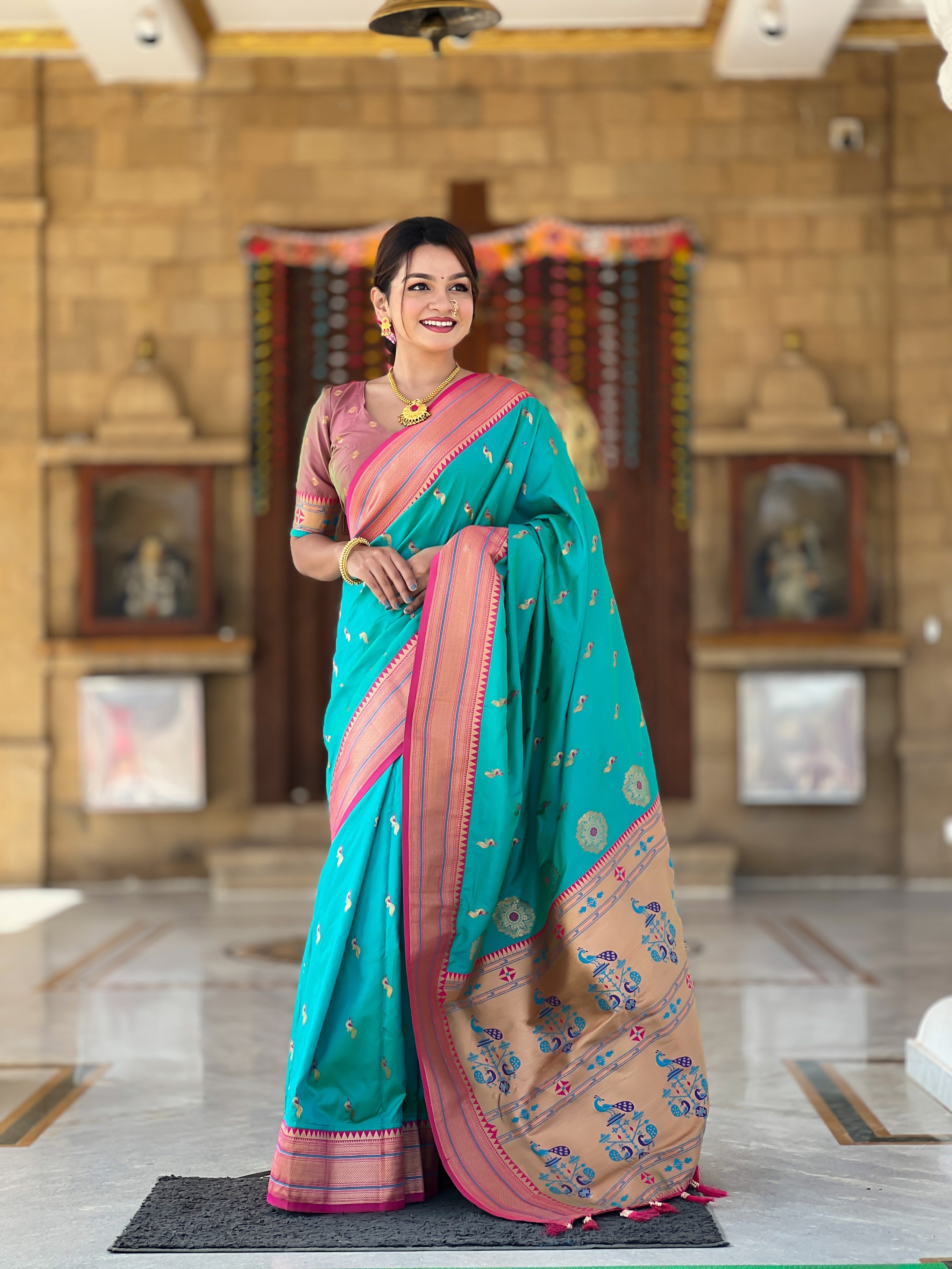 Vedant Vastram Soft Litchi Silk Paithani Jacquard Saree - Rama - Dista