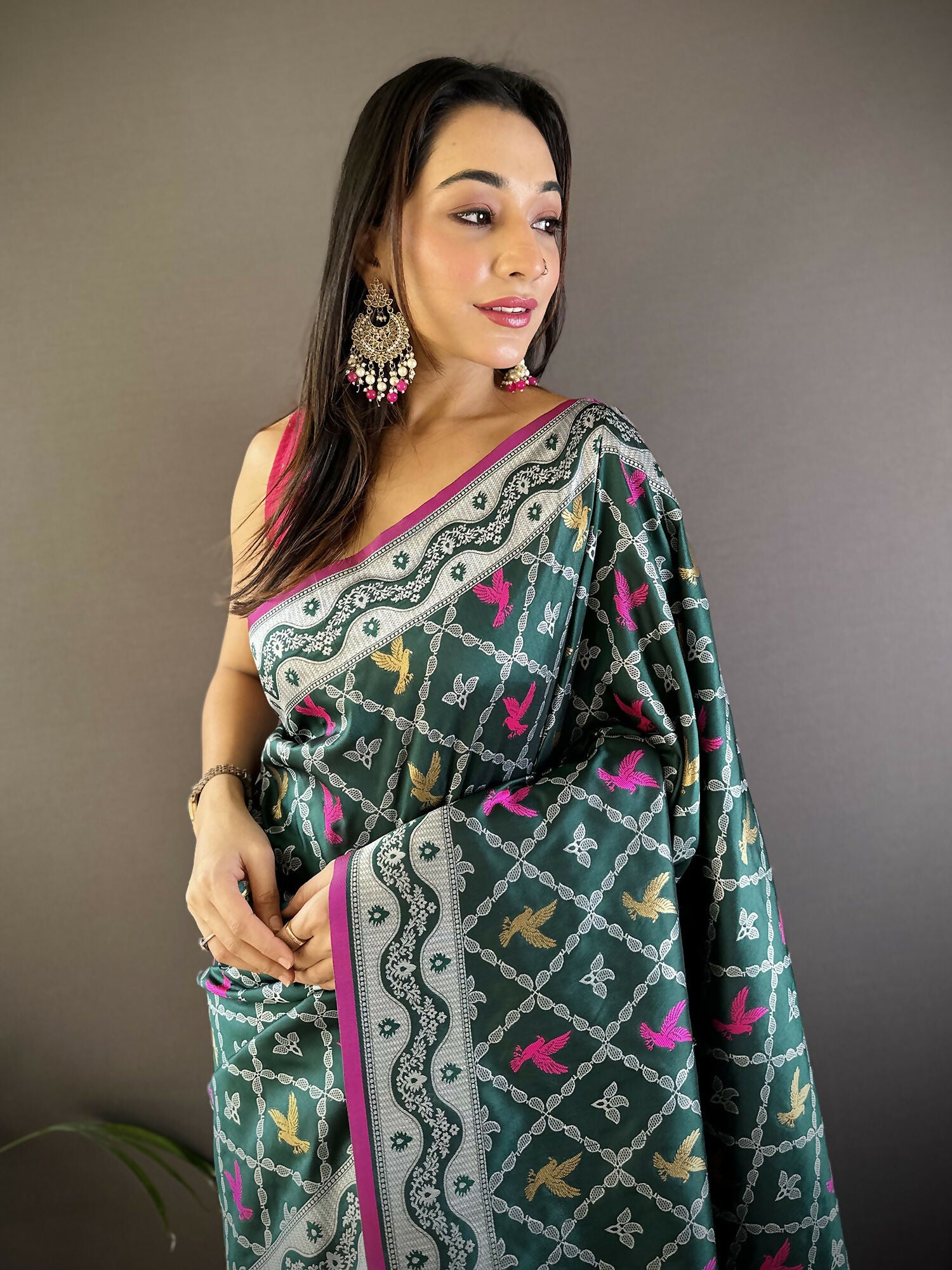 Joban Fashion Dark Green Jacquard Woven Pattern Lichi Soft Silk Banarasi Saree - Dista