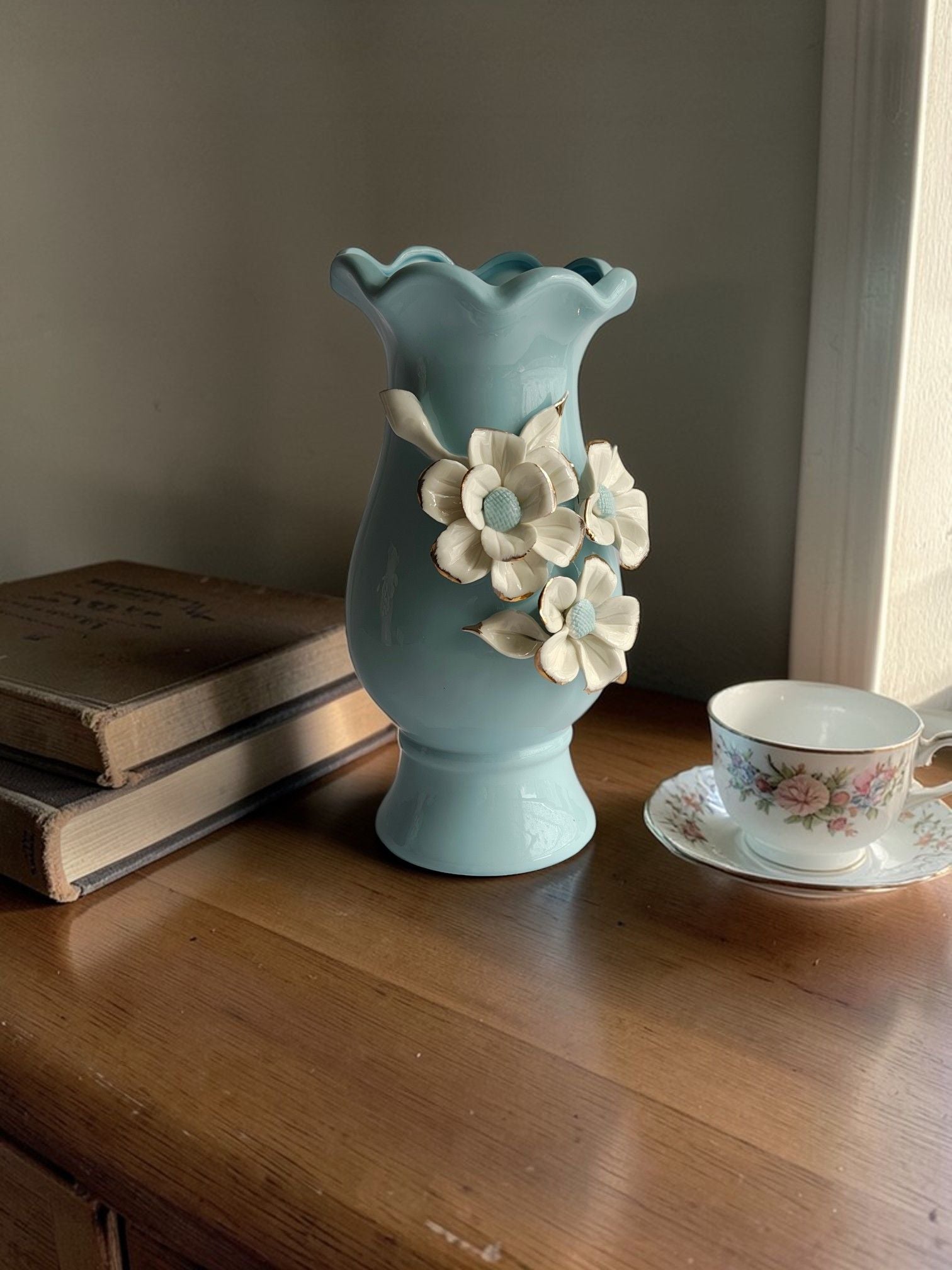 Sun Mun Decors Blue Vase
