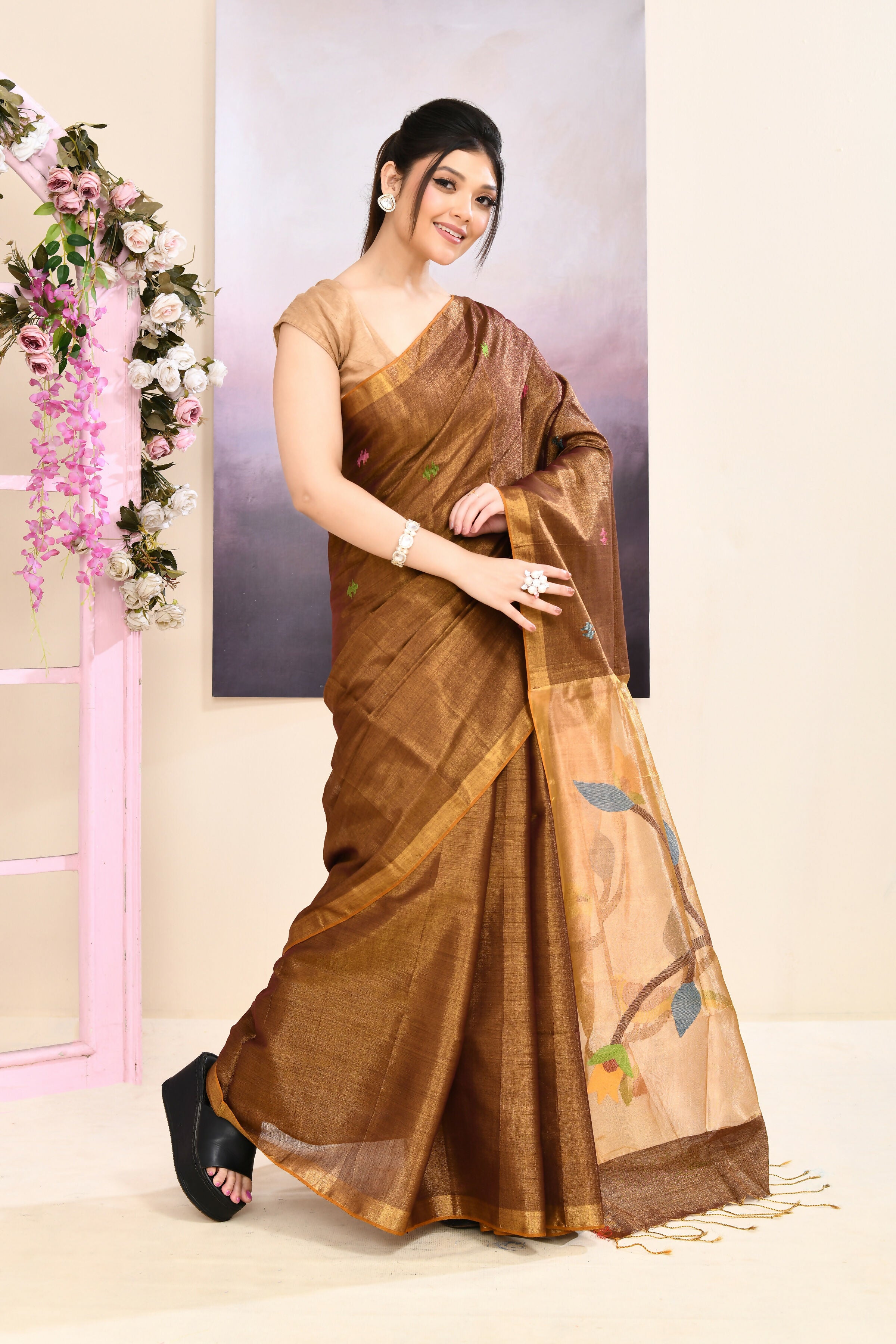 Piyari Fashion Women's Brown Embellished Tissue Jamdani Saree - Dista