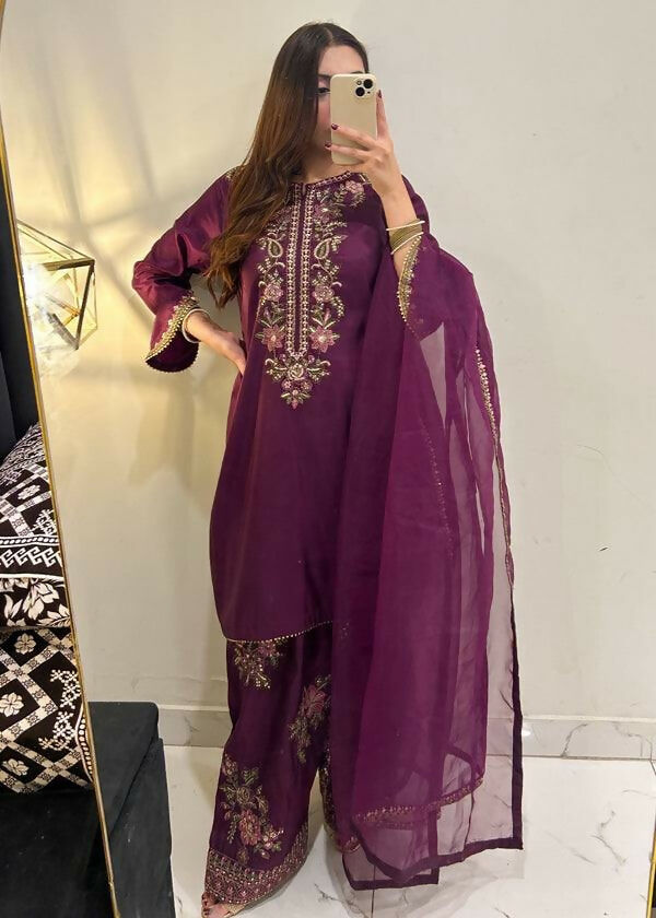 Teeya Creation Womens Trendy Stylish Embroidery Thread Work Kurta Set - Dista