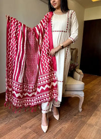 Thumbnail for Malishka Women's Red Pure Cotton Embroidery Kurta Pant Set With Dupatta - Distacart