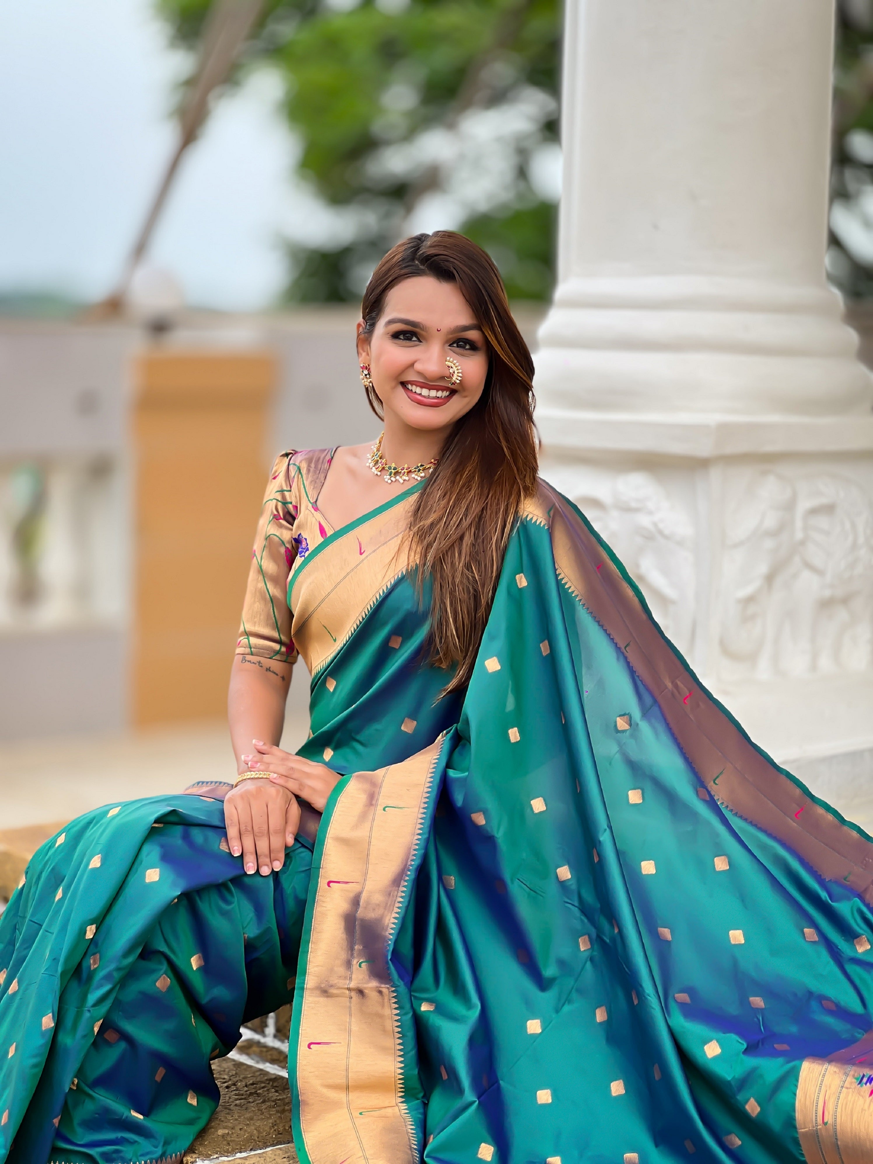 Vedant Vastram Soft Litchi Silk Paithani Jacquard Saree - Rama - Dista