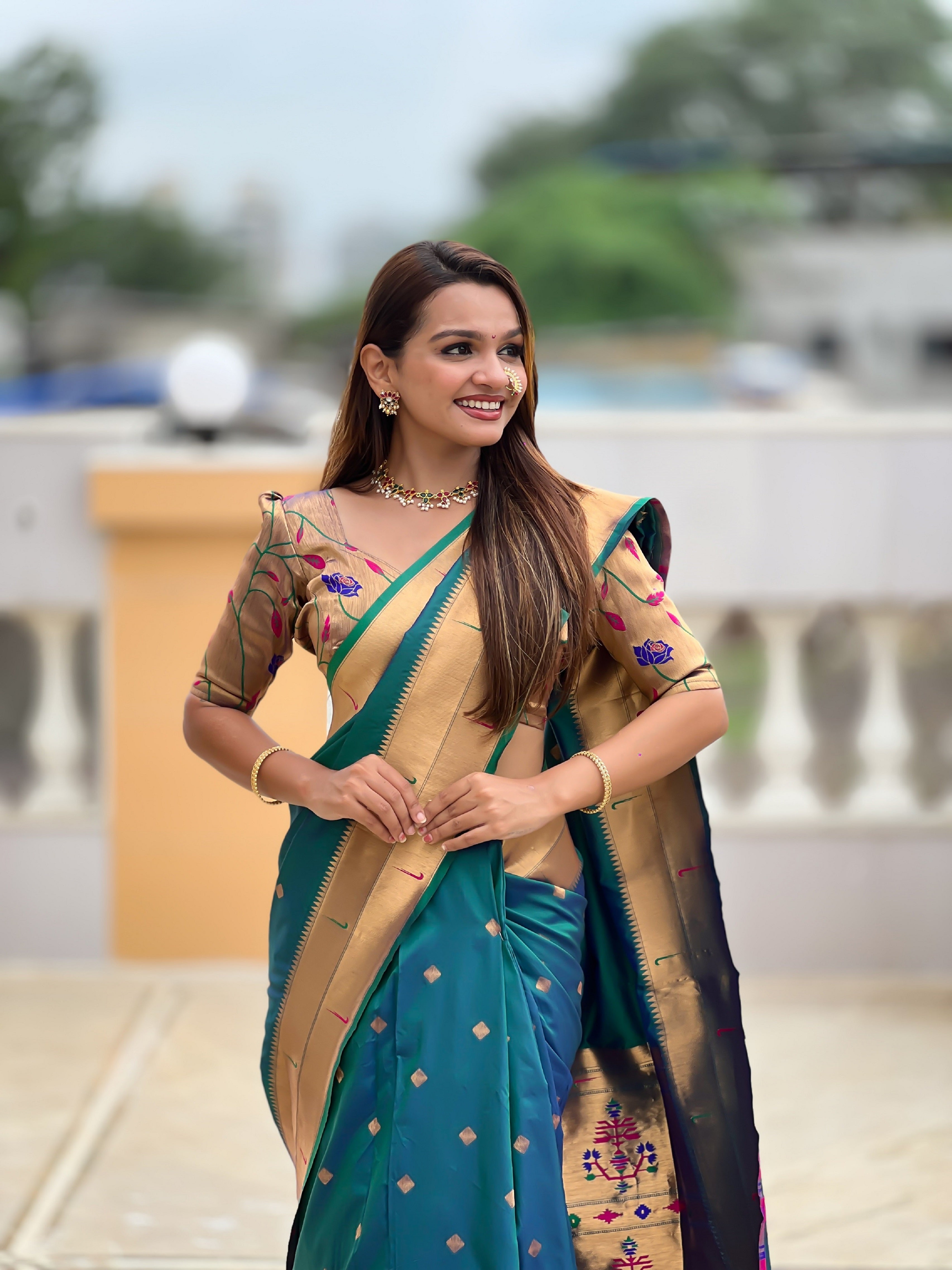 Vedant Vastram Soft Litchi Silk Paithani Jacquard Saree - Rama - Dista