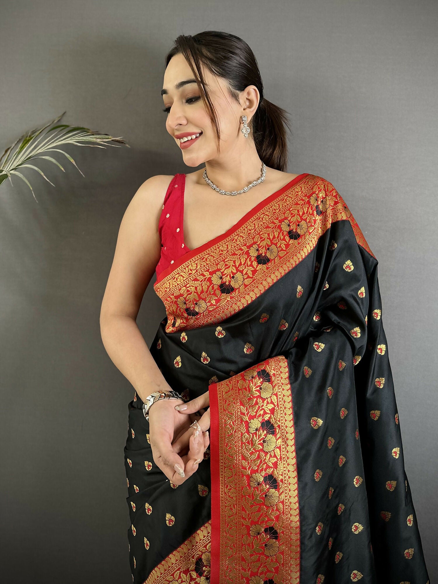 Joban Fashion Black Intricate Motifs Soft Silk Banarasi Saree - Dista