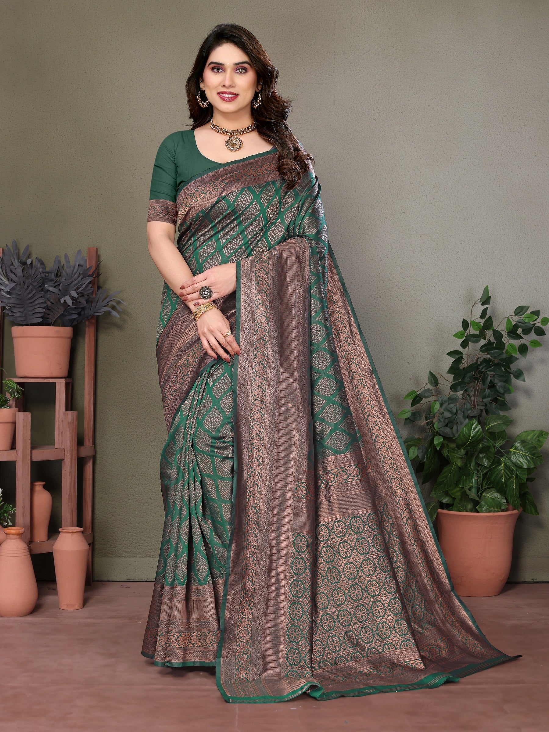 Vedant Vastram Litchi Silk Banarasi Silk Saree - Bottle Green - Distacart