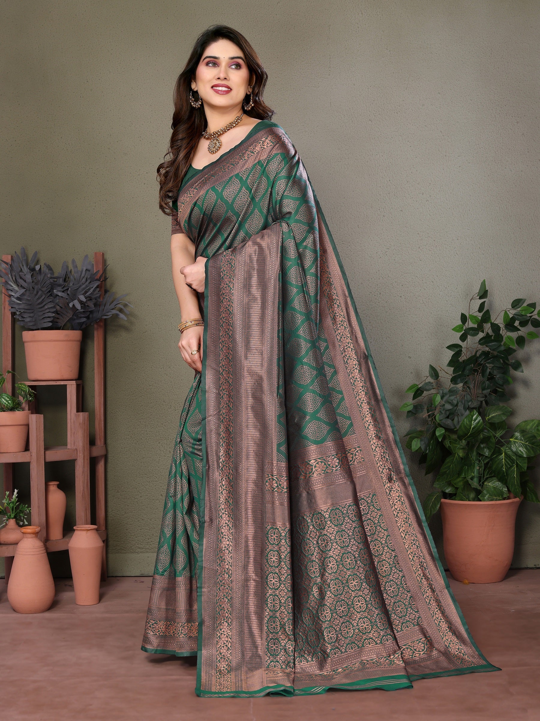 Vedant Vastram Litchi Silk Banarasi Silk Saree - Bottle Green - Distacart
