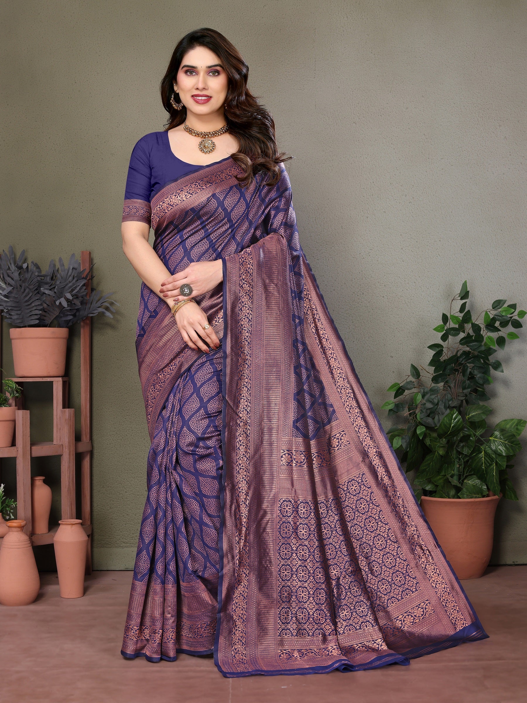 Vedant Vastram Litchi Silk Banarasi Silk Saree - Navy - Distacart