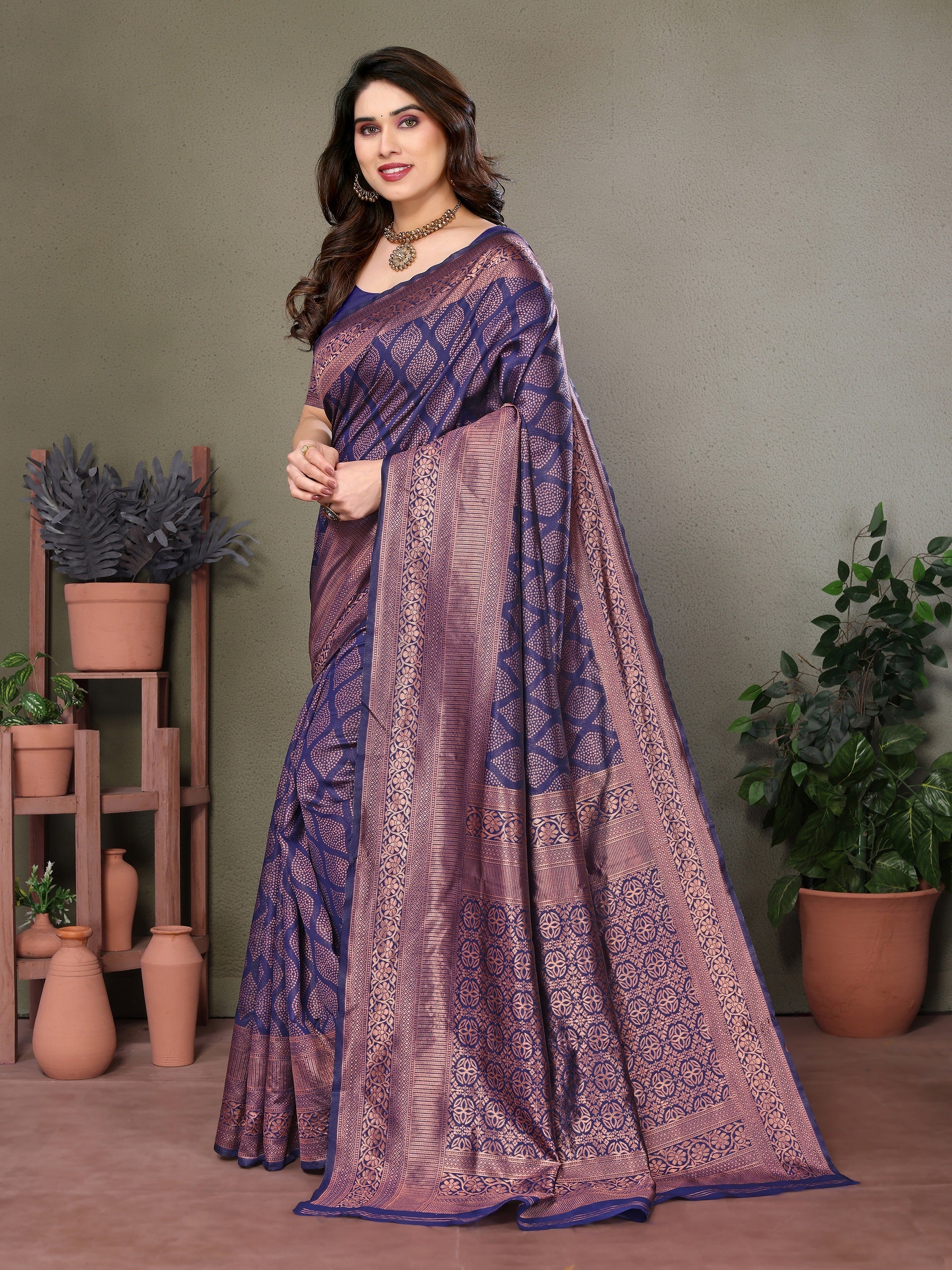 Vedant Vastram Litchi Silk Banarasi Silk Saree - Navy - Distacart