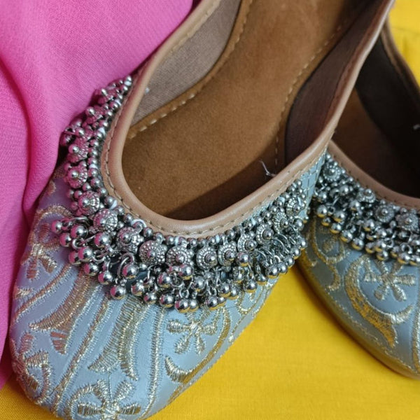 Desi Colour Women Indian Ethnic Footwear-Grey Gungroo - Distacart
