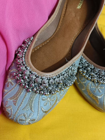 Desi Colour Women Indian Ethnic Footwear-Grey Gungroo - Distacart