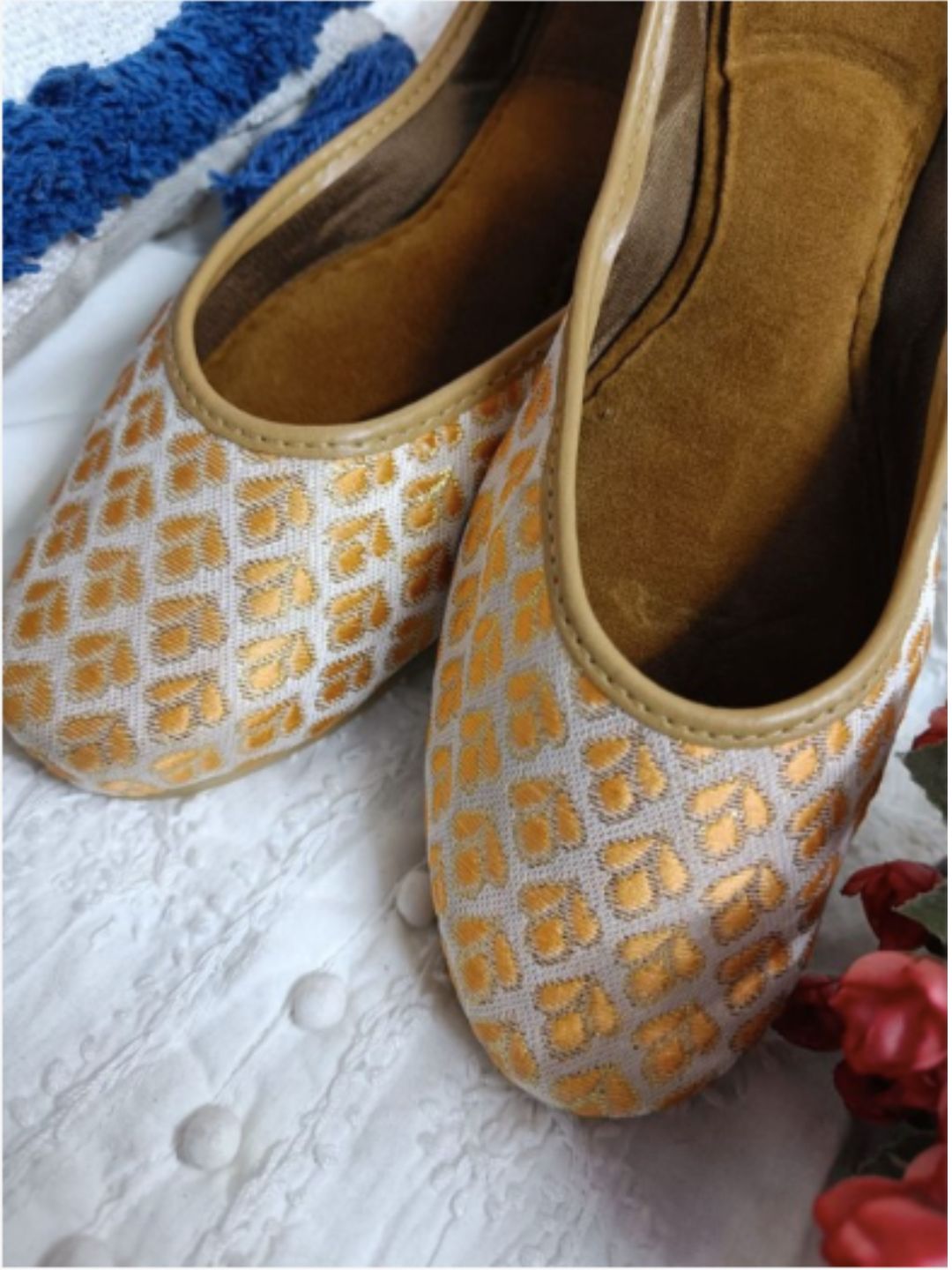 Desi Colour Women Indian Ethnic Footwear-Cushioned Peach Brocket - Distacart