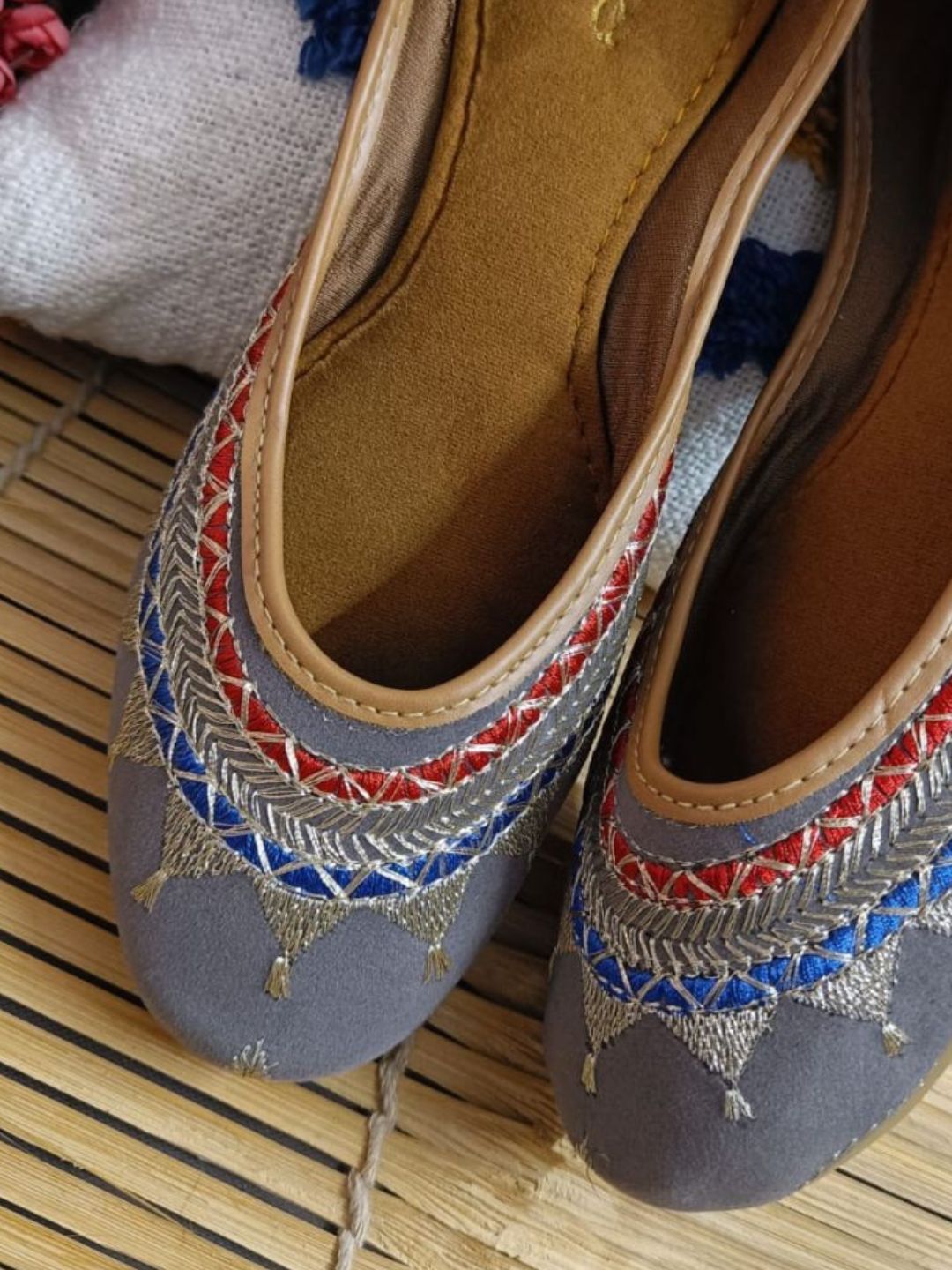Desi Colour Women Indian Ethnic Footwear-Embroidered Grey Zari - Distacart