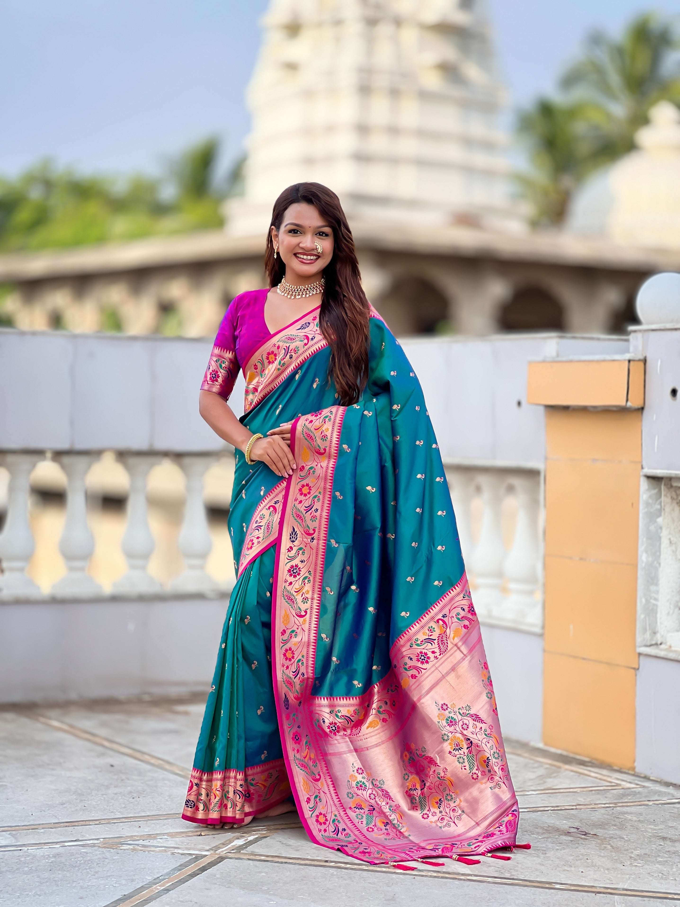 Vedant Vastram Soft Litchi Silk Paithani Jacquard Saree - Rama - Dista