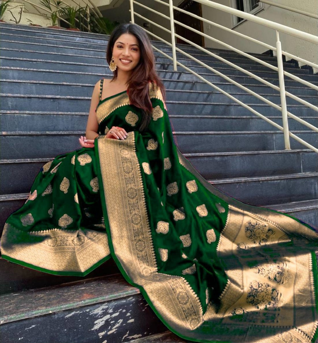 Vamika Weaving Banarasi Jacquard Green Kanjivaram Saree - Distacart