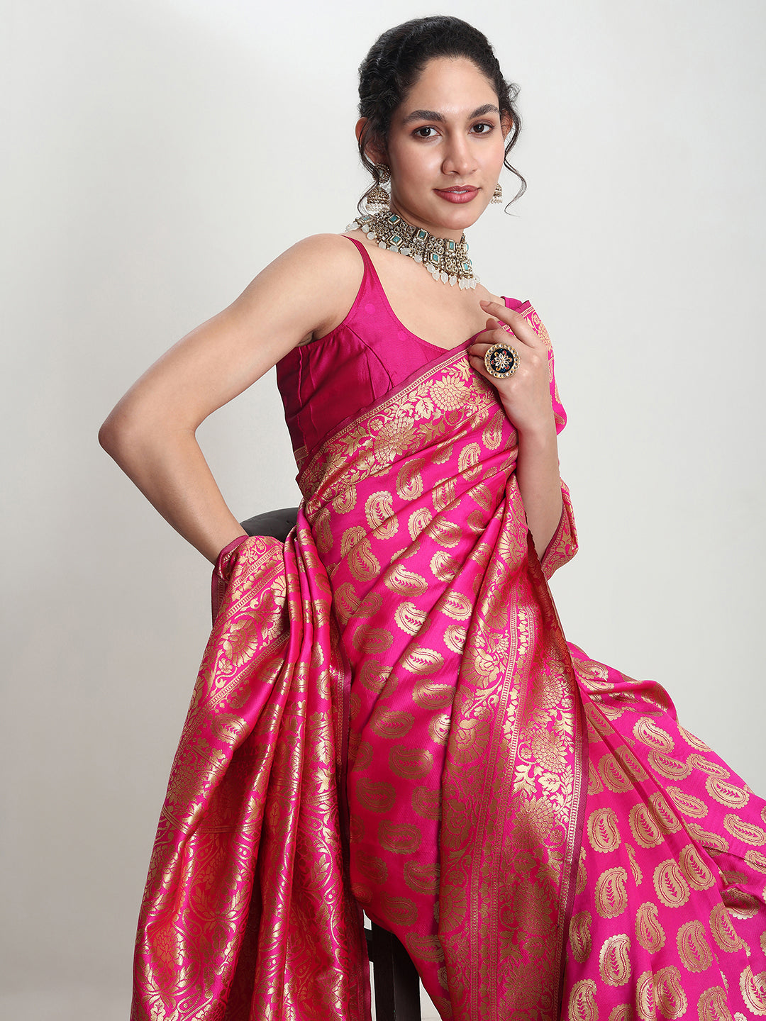 Janasya Pink Silk Blend Paisley Jacquard Saree