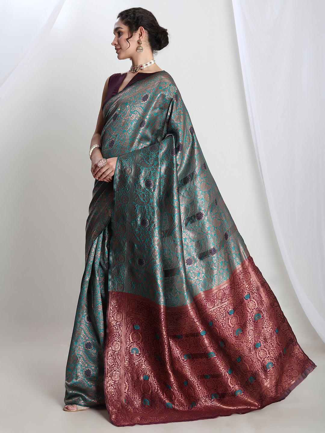 Janasya Sea Green Silk Blend Floral Jacquard Saree