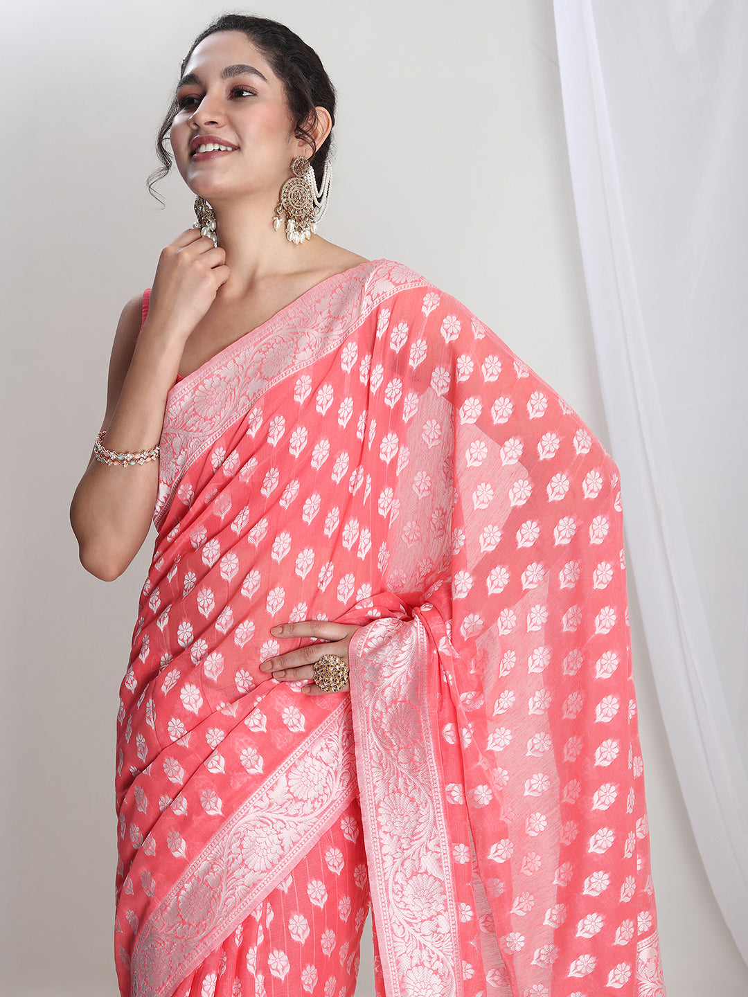 Janasya Coral Silk Blend Floral Jacquard Saree