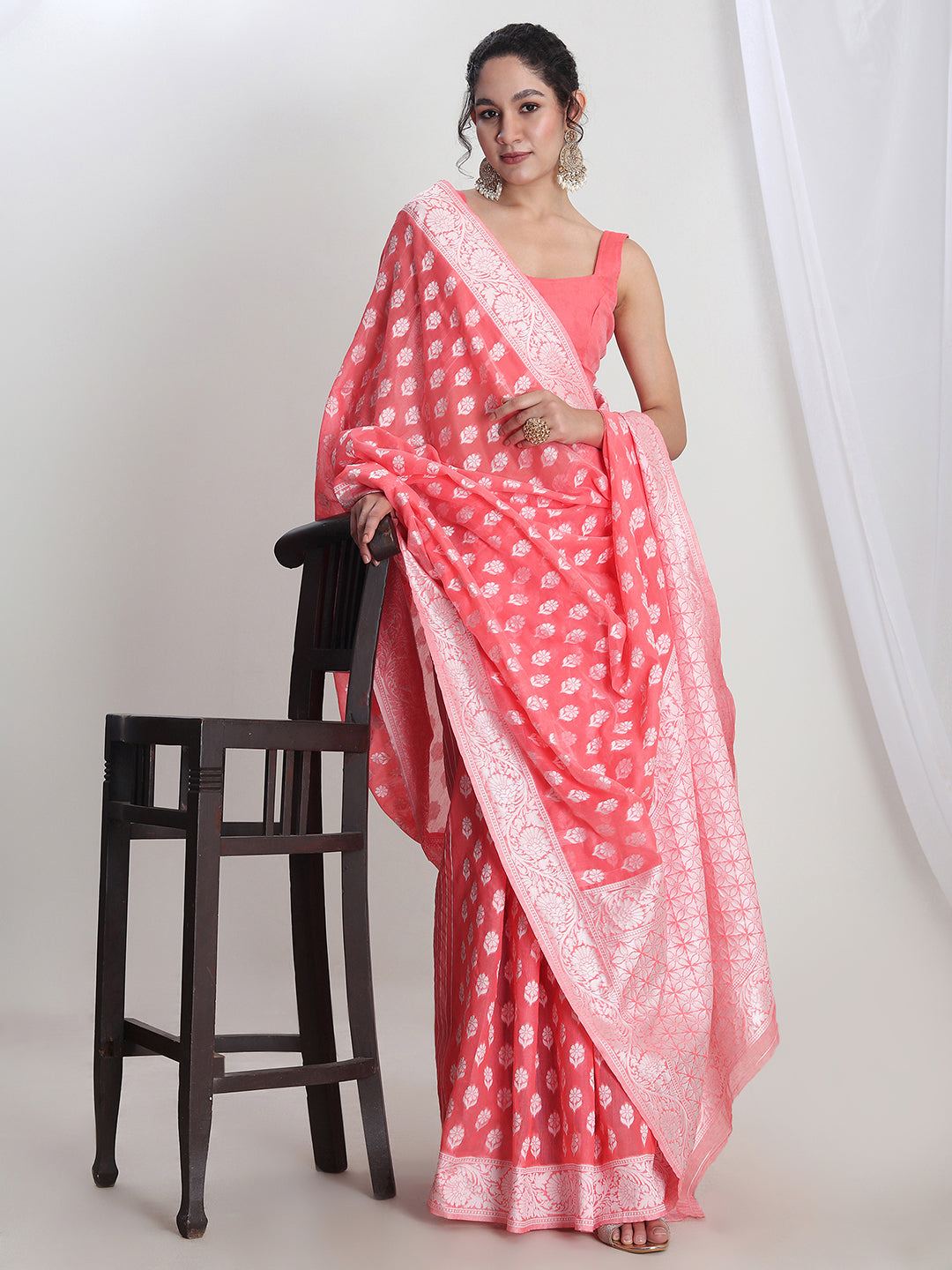 Janasya Coral Silk Blend Floral Jacquard Saree