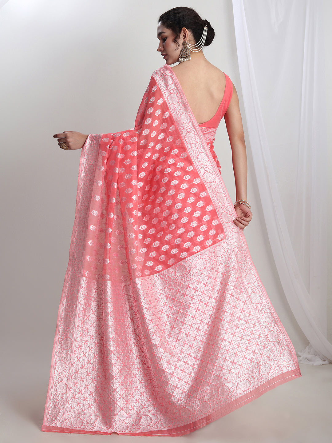 Janasya Coral Silk Blend Floral Jacquard Saree