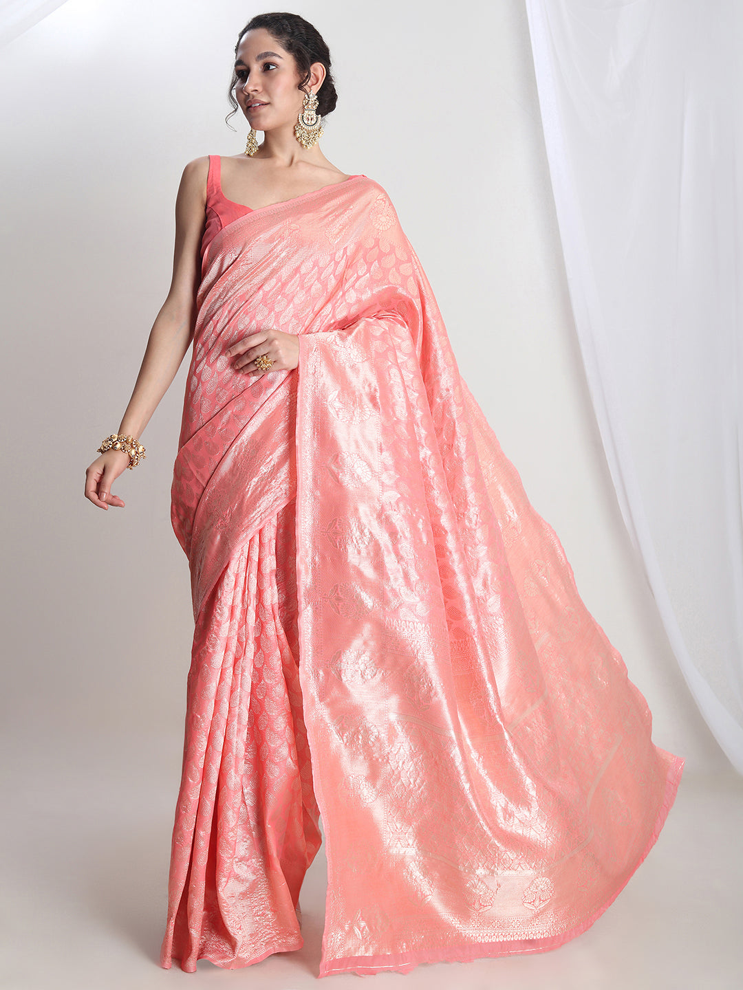 Janasya Peach Silk Blend Leaf Motifs Jacquard Saree