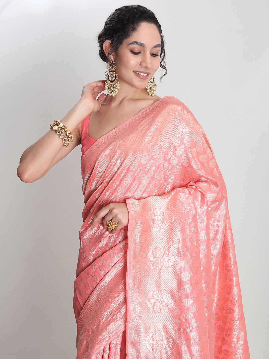 Janasya Peach Silk Blend Leaf Motifs Jacquard Saree