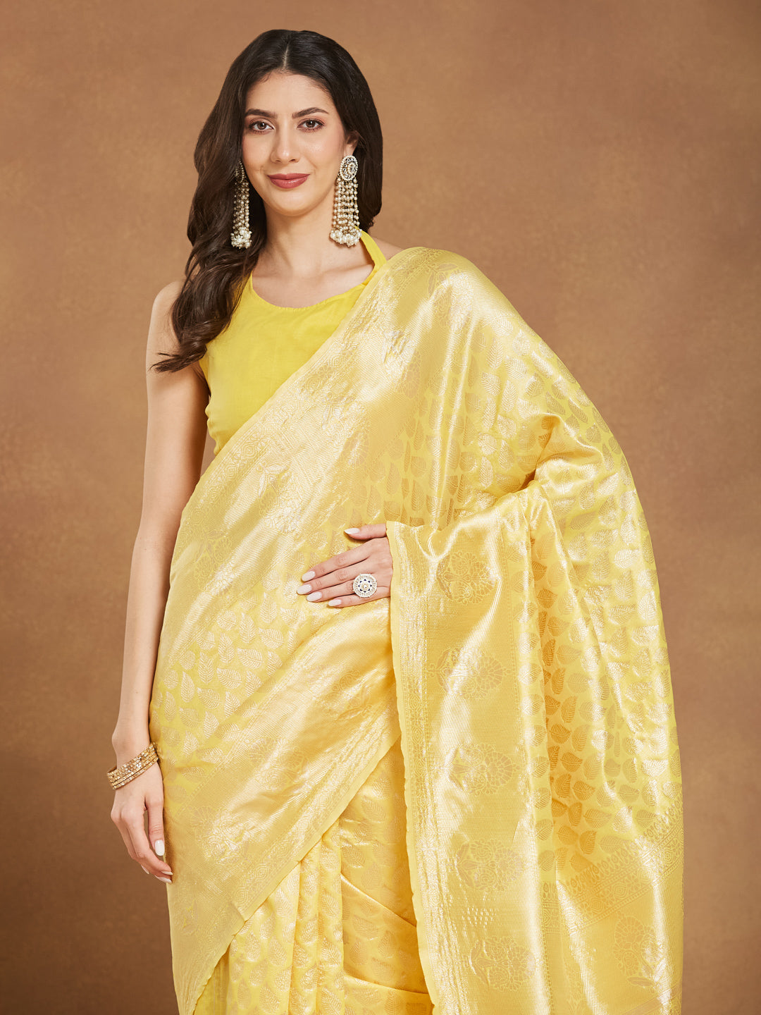 Janasya Yellow Silk Blend Leaf Motifs Jacquard Saree