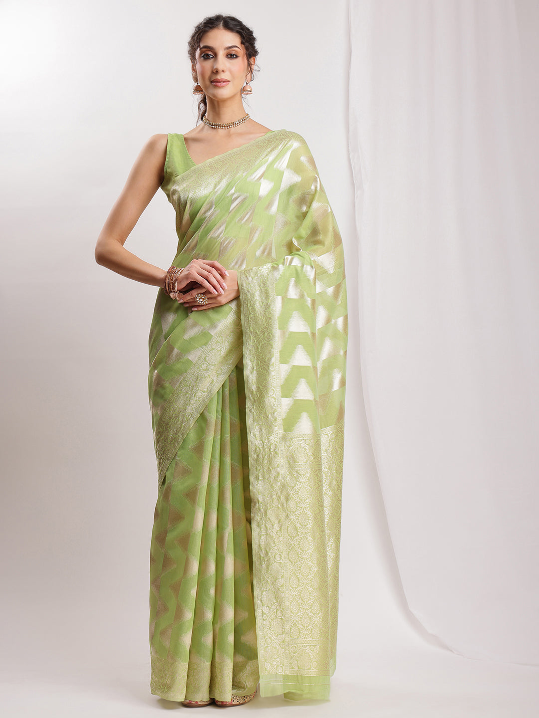 Janasya Navy Blue Silk Blend Geometric Jacquard Saree