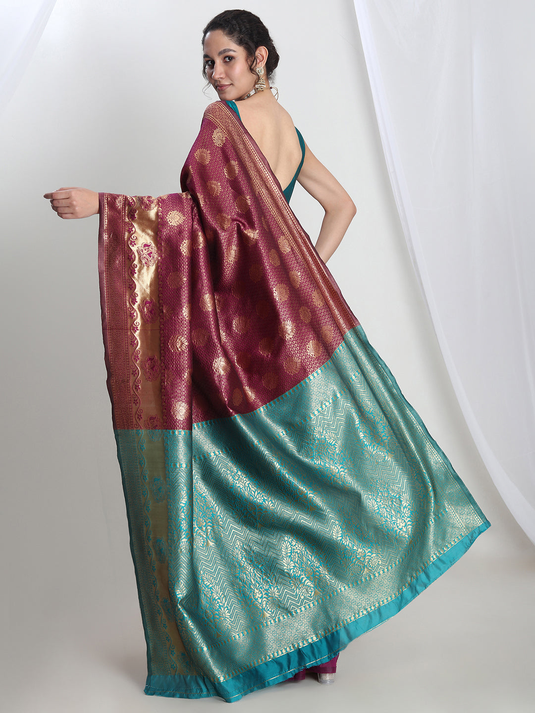Janasya Purple Silk Blend Ethnic Motifs Jacquard Saree