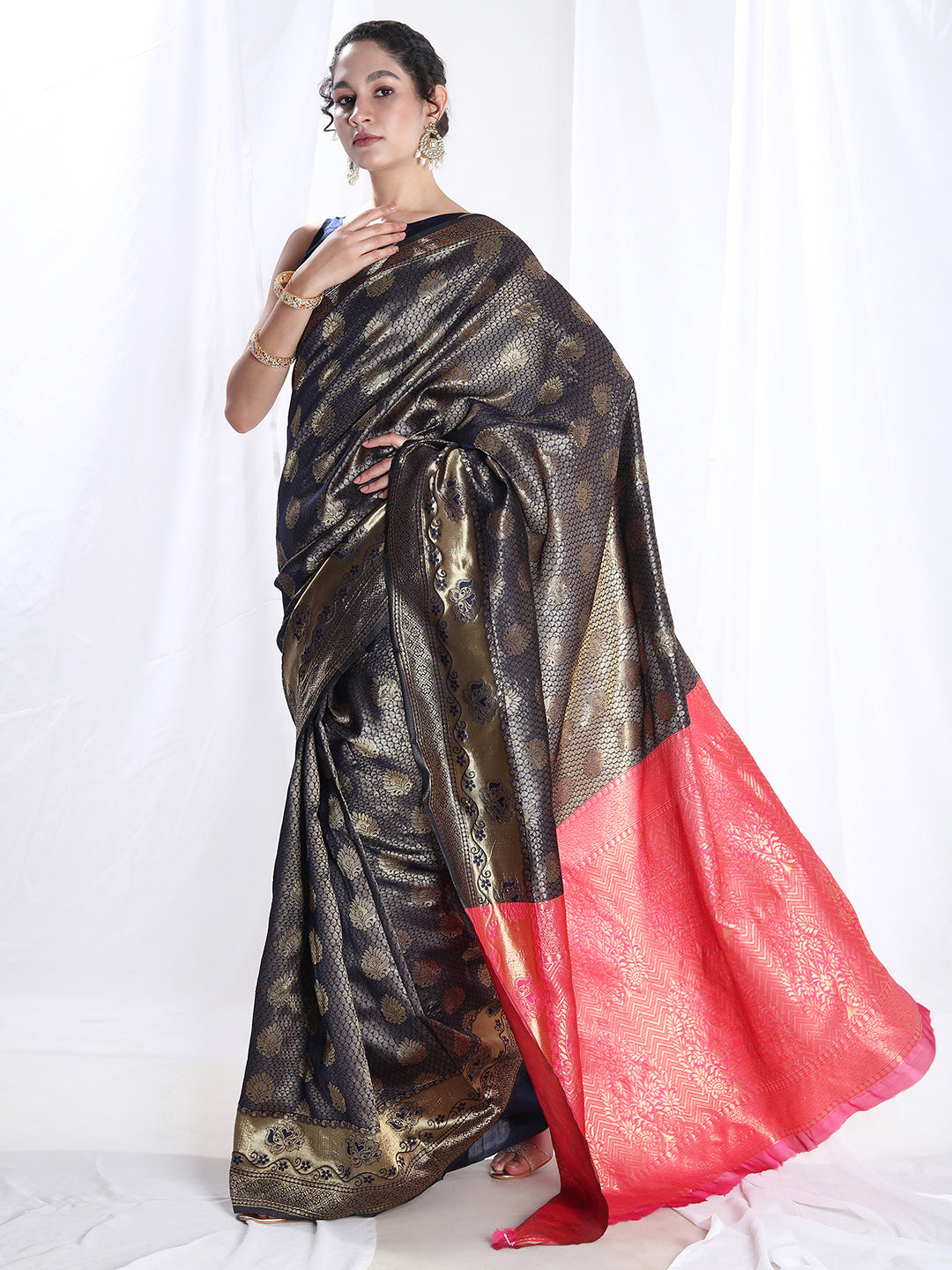 Janasya Navy Blue Silk Blend Ethnic Motifs Jacquard Saree