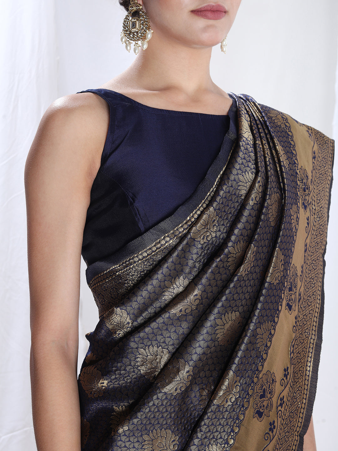 Janasya Navy Blue Silk Blend Ethnic Motifs Jacquard Saree