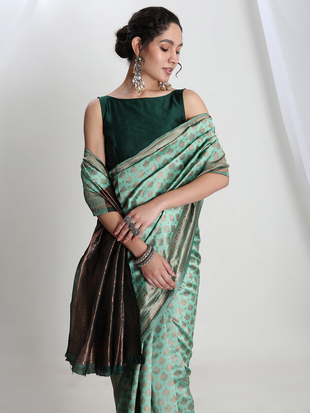Janasya Light Green Silk Blend Ethnic Motifs Jacquard Saree
