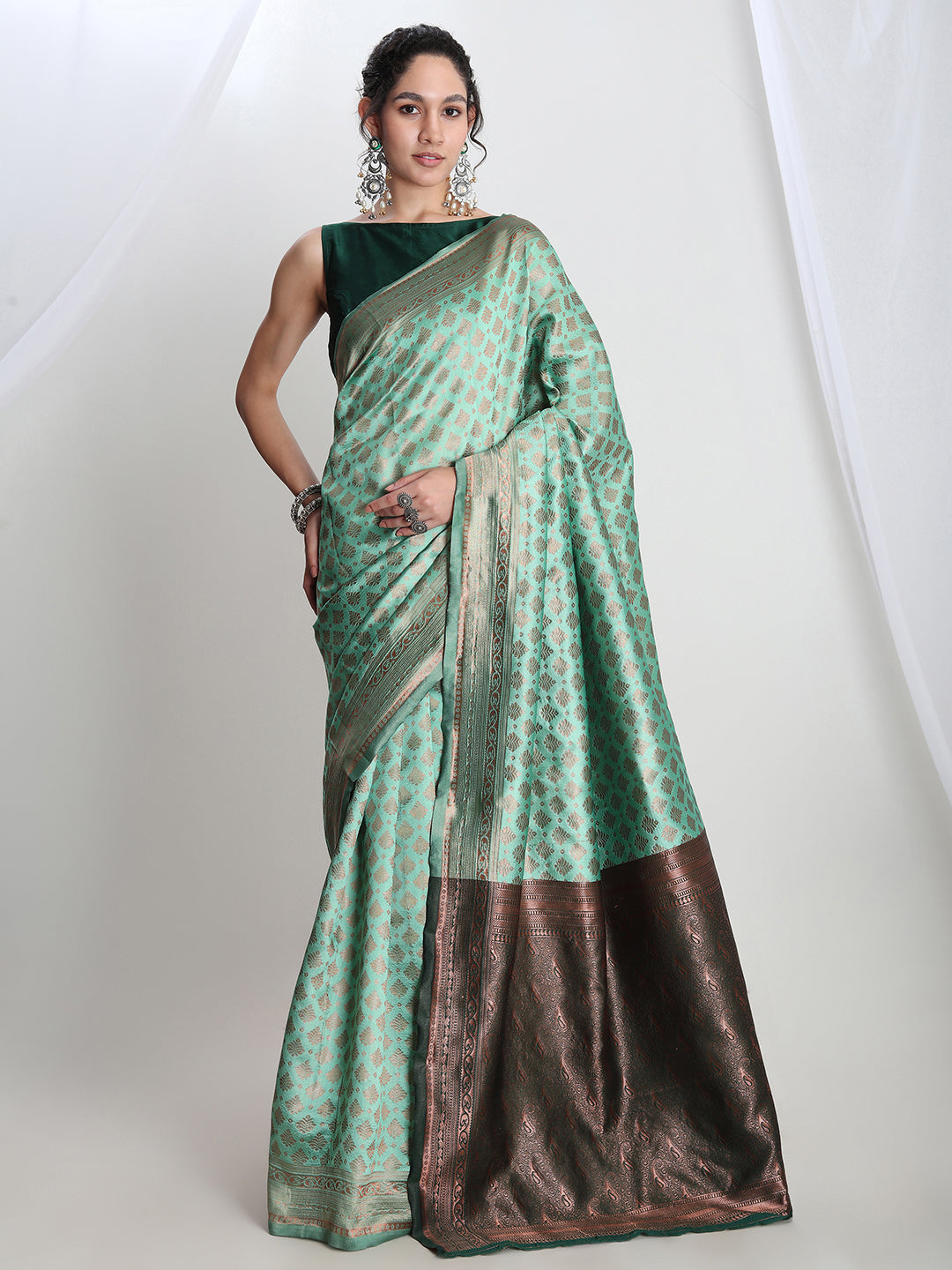 Janasya Light Green Silk Blend Ethnic Motifs Jacquard Saree