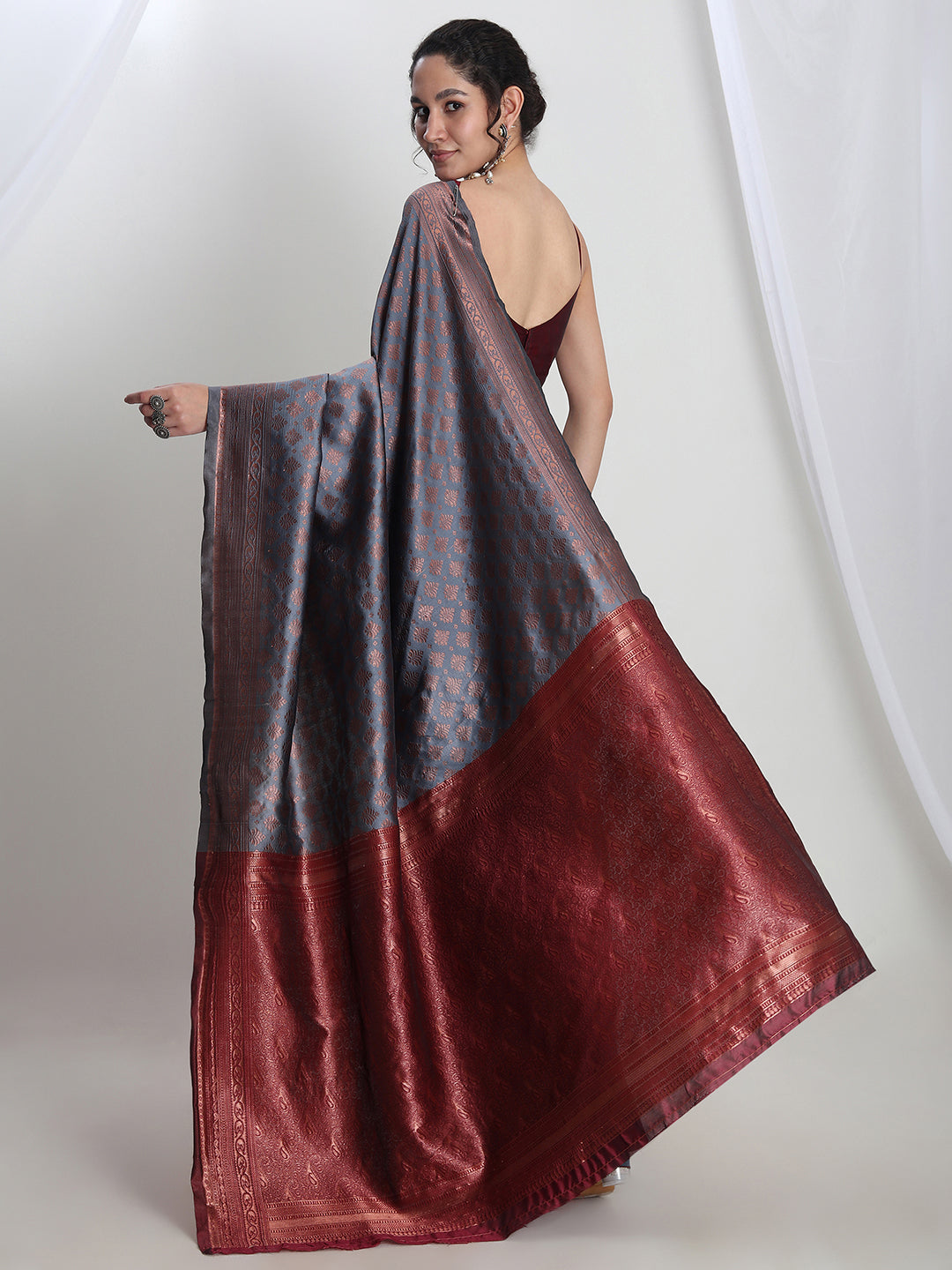 Janasya Grey Silk Blend Ethnic Motifs Jacquard Saree