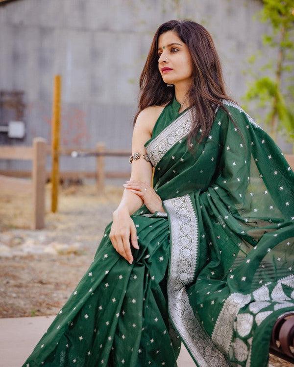 NOZ2TOZ Women Banarasi Silk Woven Saree With Blouse Piece - Green - Distacart