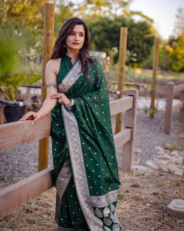 NOZ2TOZ Women Banarasi Silk Woven Saree With Blouse Piece - Green - Distacart