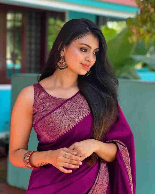 Malishka Banarasi Silk Woven Saree With Blouse Piece - Majenta