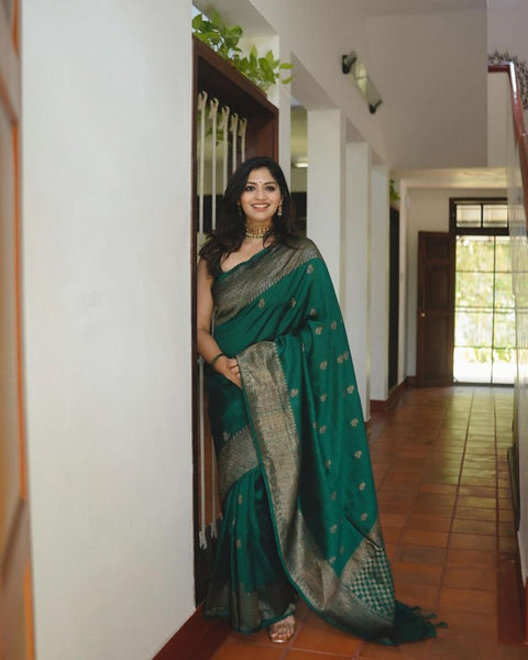 Malishka Silk Jacquard Rich Pallu Saree With Blouse Piece - Green - Distacart